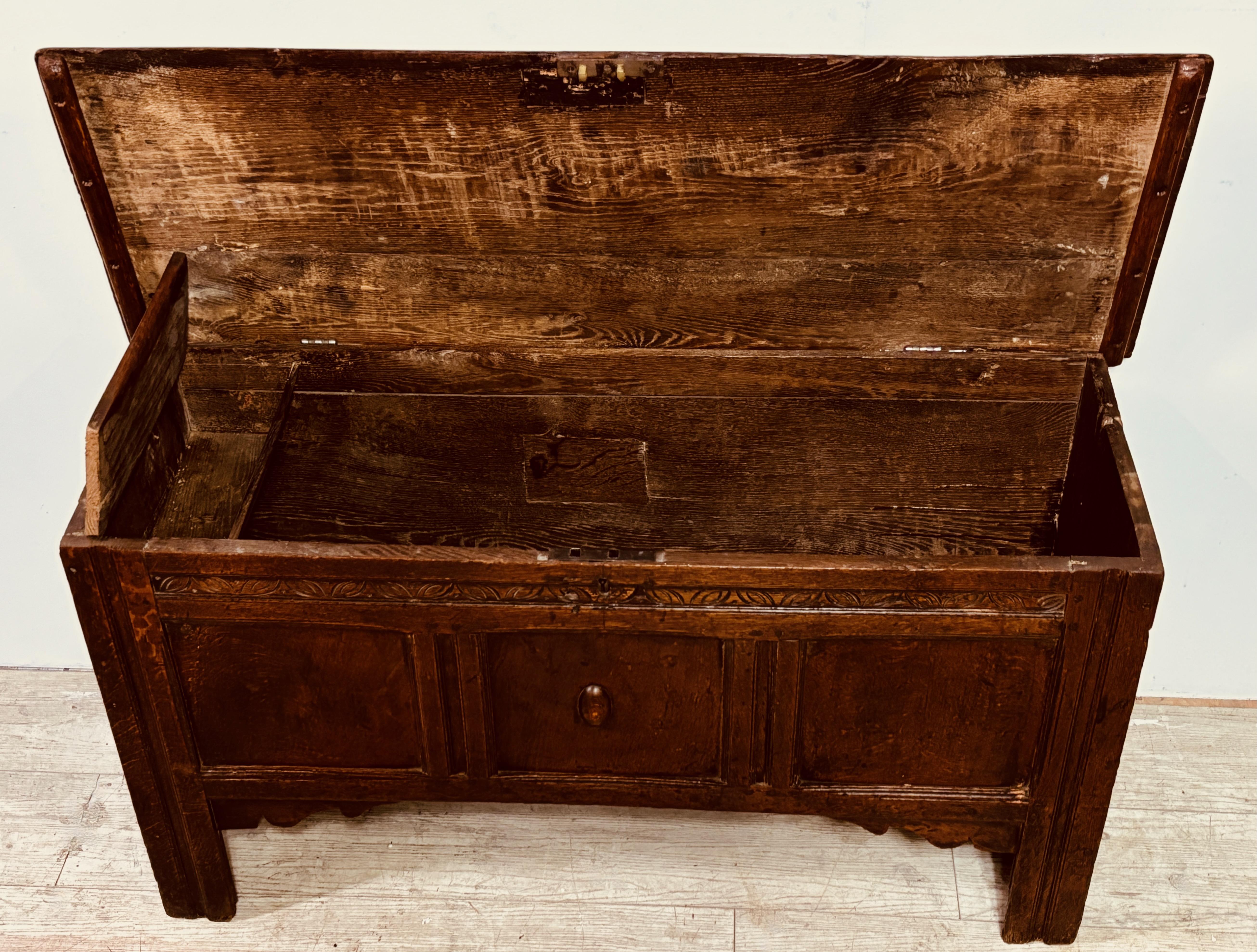 Small Late 17th Century English Oak Trunk / Chest / Bench For Sale 3