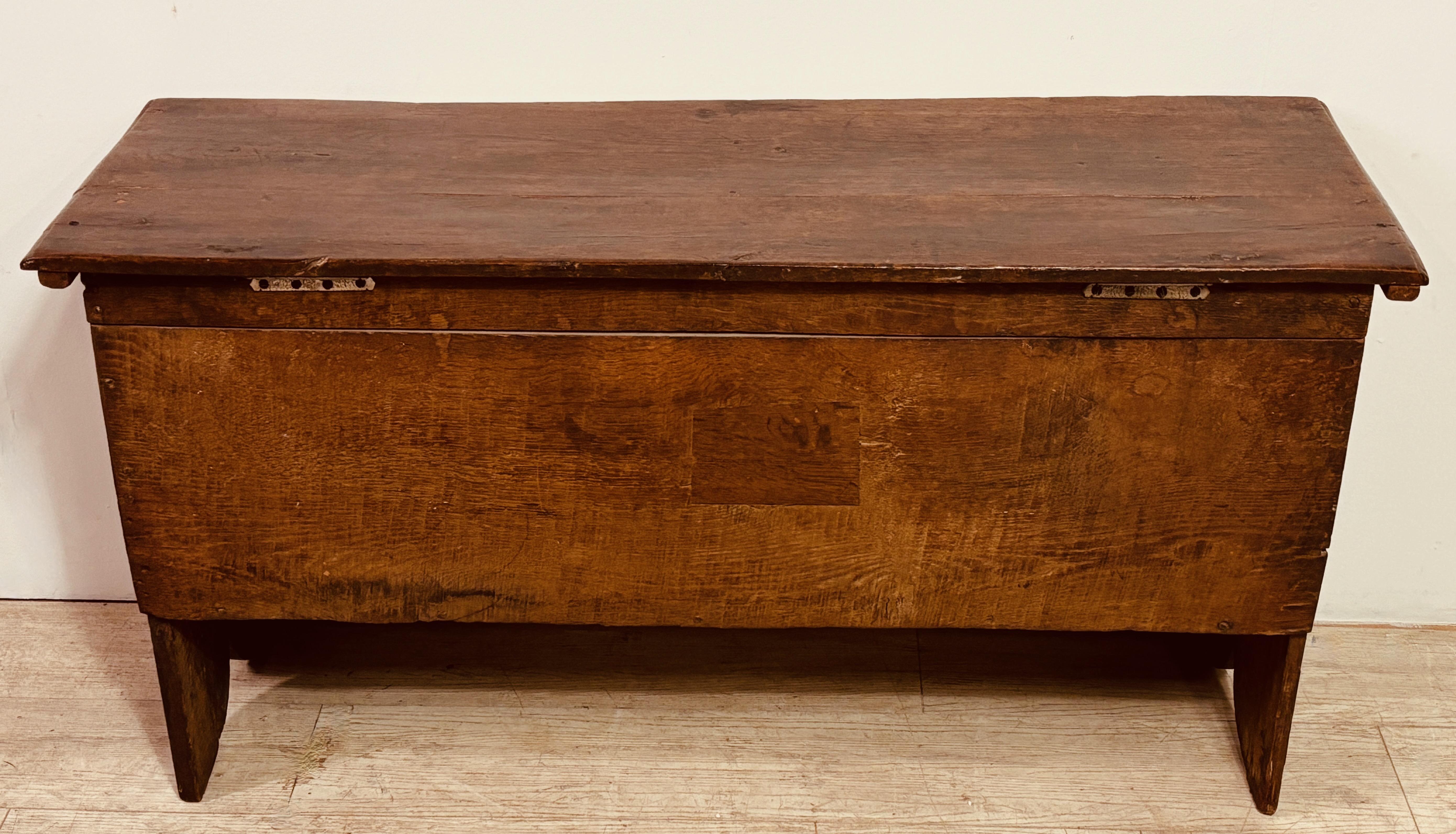 Small Late 17th Century English Oak Trunk / Chest / Bench For Sale 4