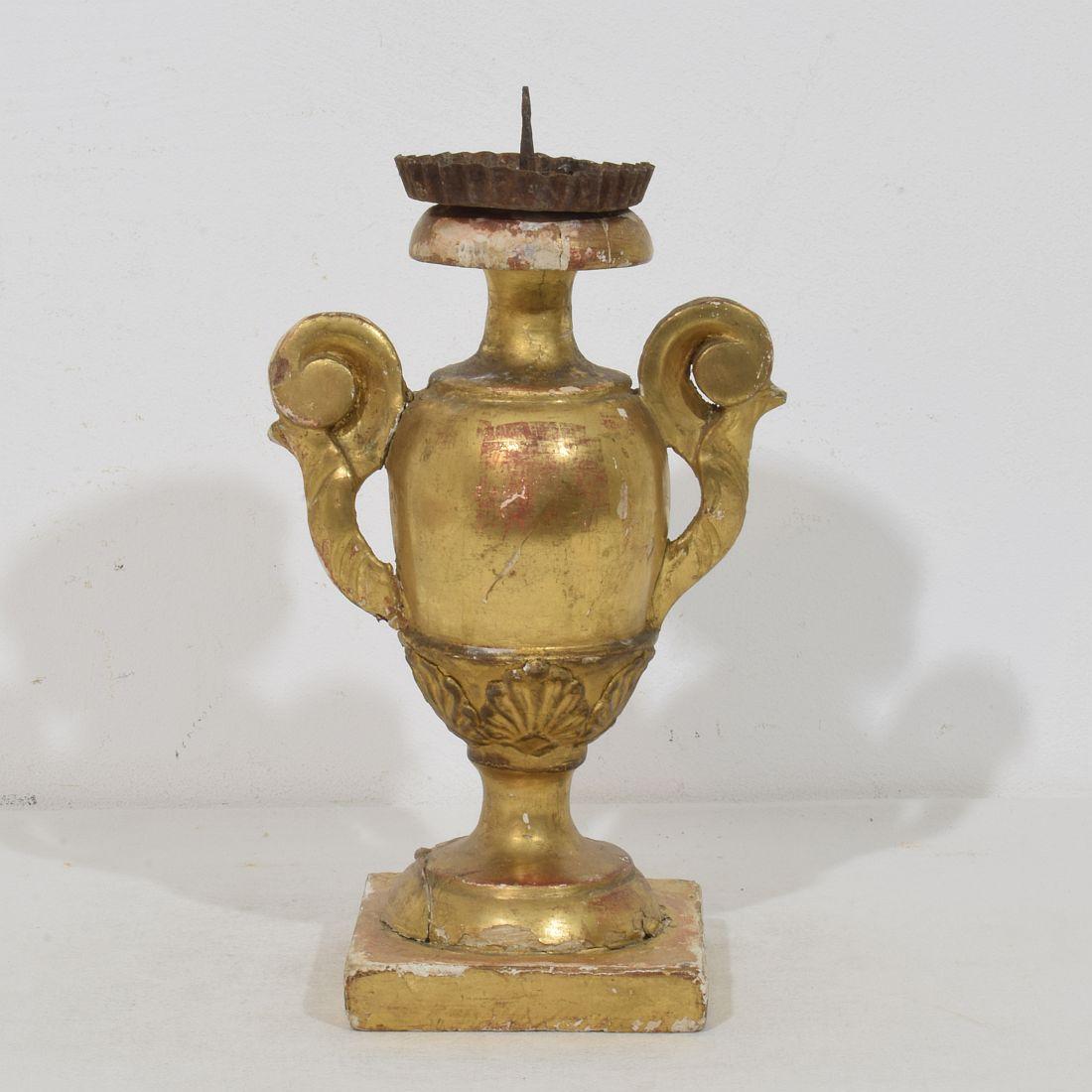 Neoclassico Piccolo portacandele in legno dorato neoclassico italiano della fine del XVIII secolo in vendita