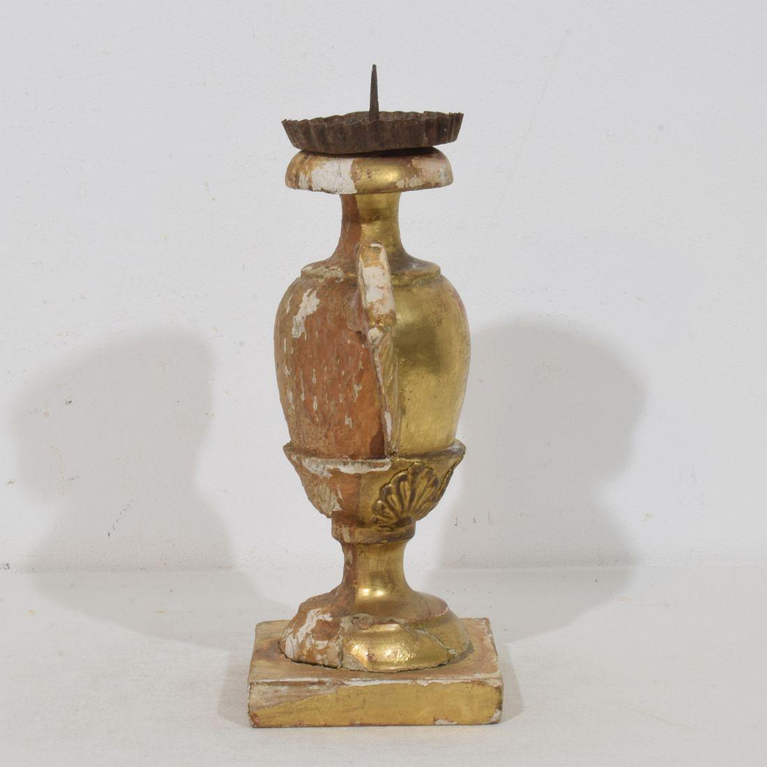 Piccolo portacandele in legno dorato neoclassico italiano della fine del XVIII secolo In condizioni buone in vendita a Buisson, FR