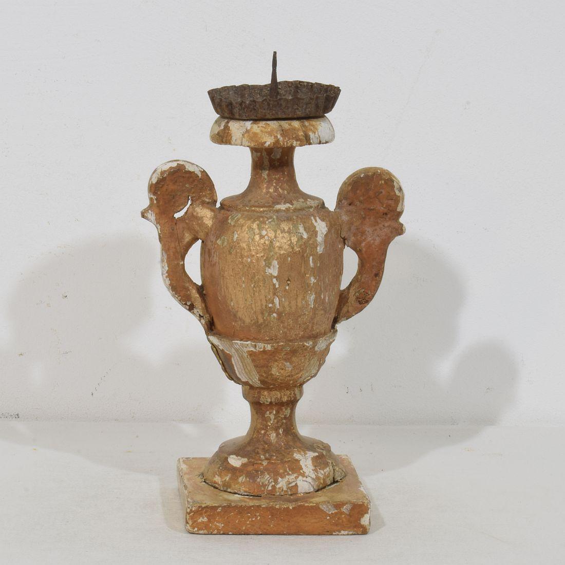 Kleiner italienischer neoklassizistischer Kerzenständer aus Giltwood aus dem späten 18. (18. Jahrhundert und früher) im Angebot
