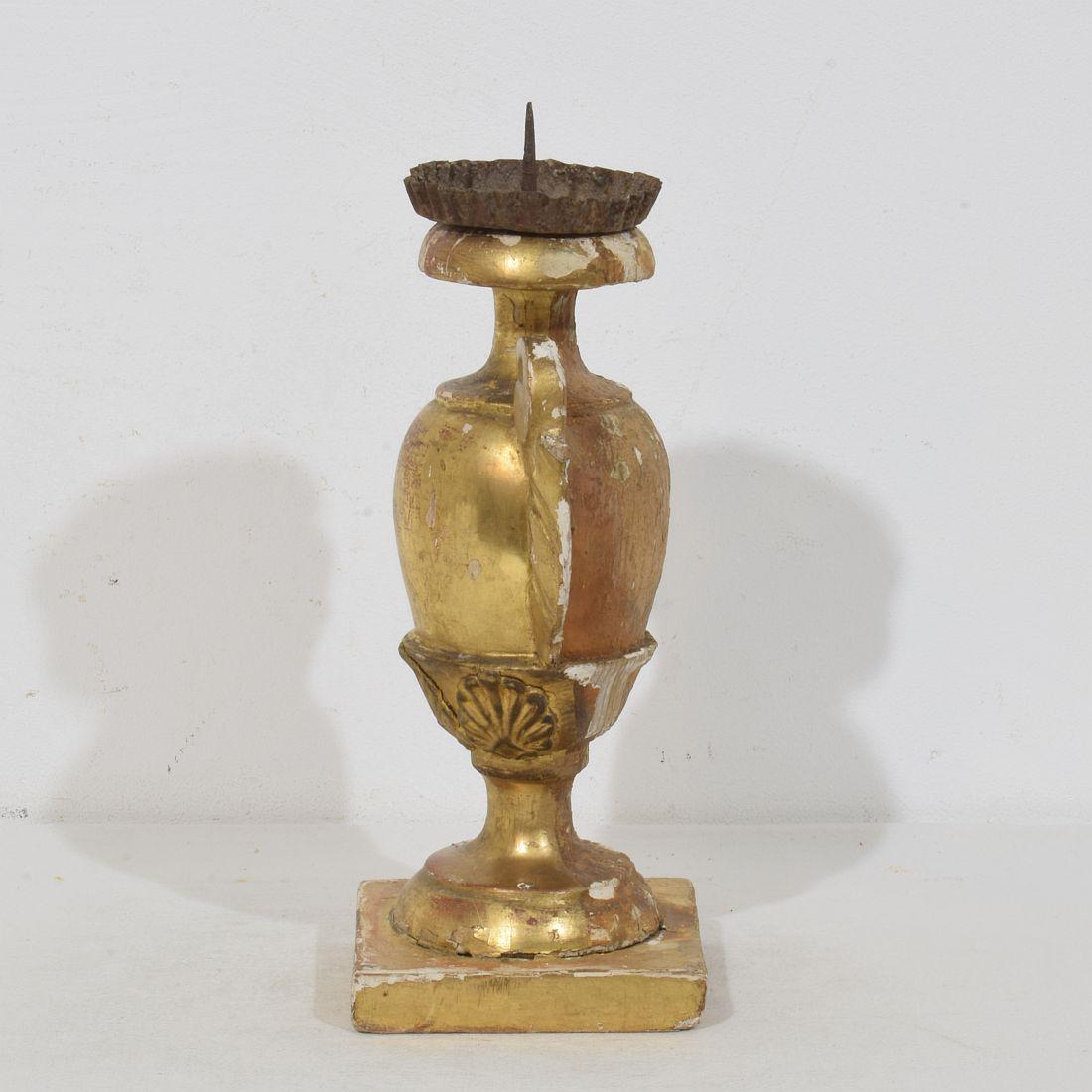 Kleiner italienischer neoklassizistischer Kerzenständer aus Giltwood aus dem späten 18. (Holz) im Angebot