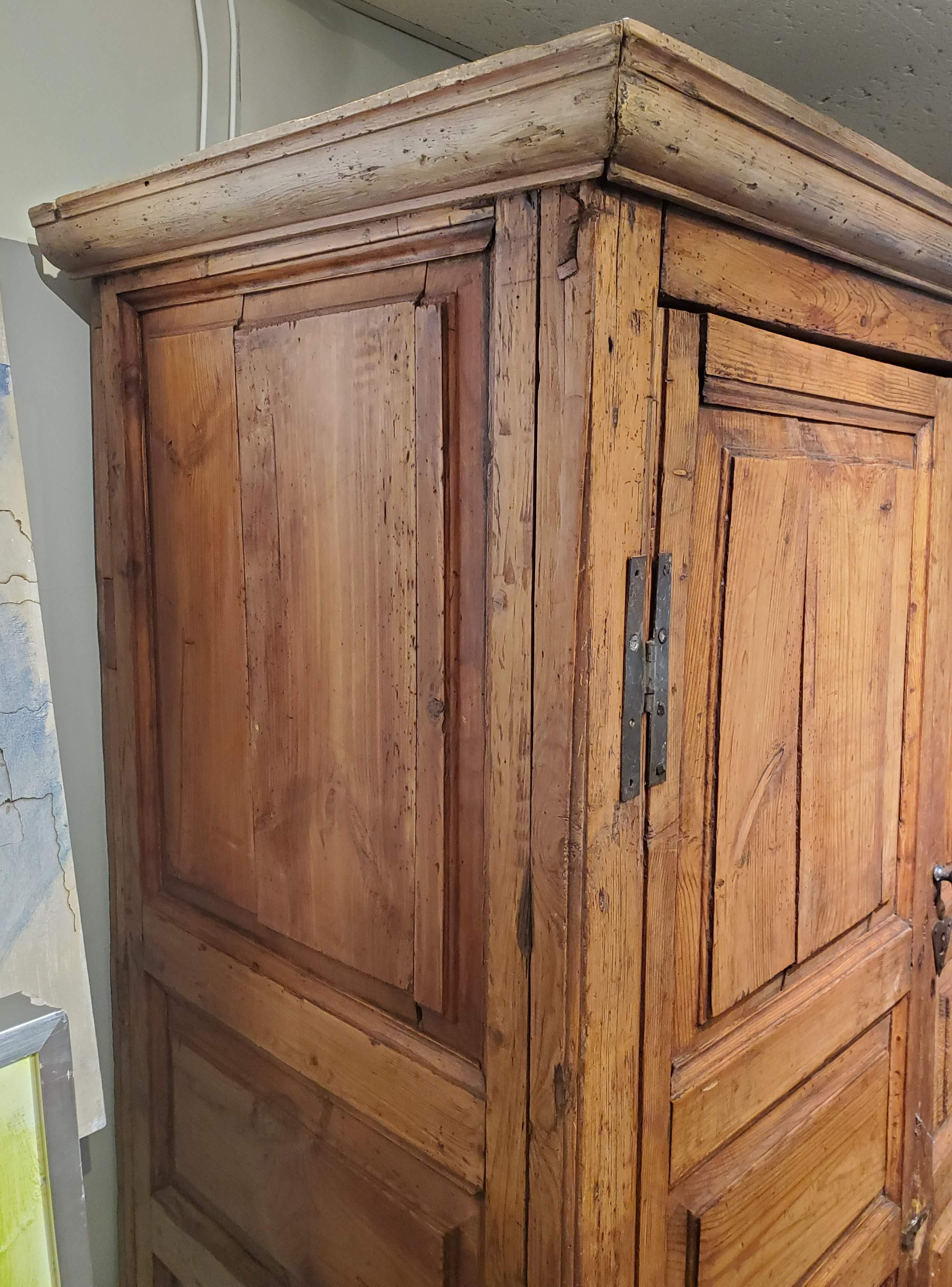 Small 18th century Southern Irish pine cabinet. Made of honey colored Pine with a rich patination. Two doors with fielded panels retaining the original “H“ hinges. Good small proportions. County Cork, Ireland, circa 1780.
Measures: 69” H 50” W 25”