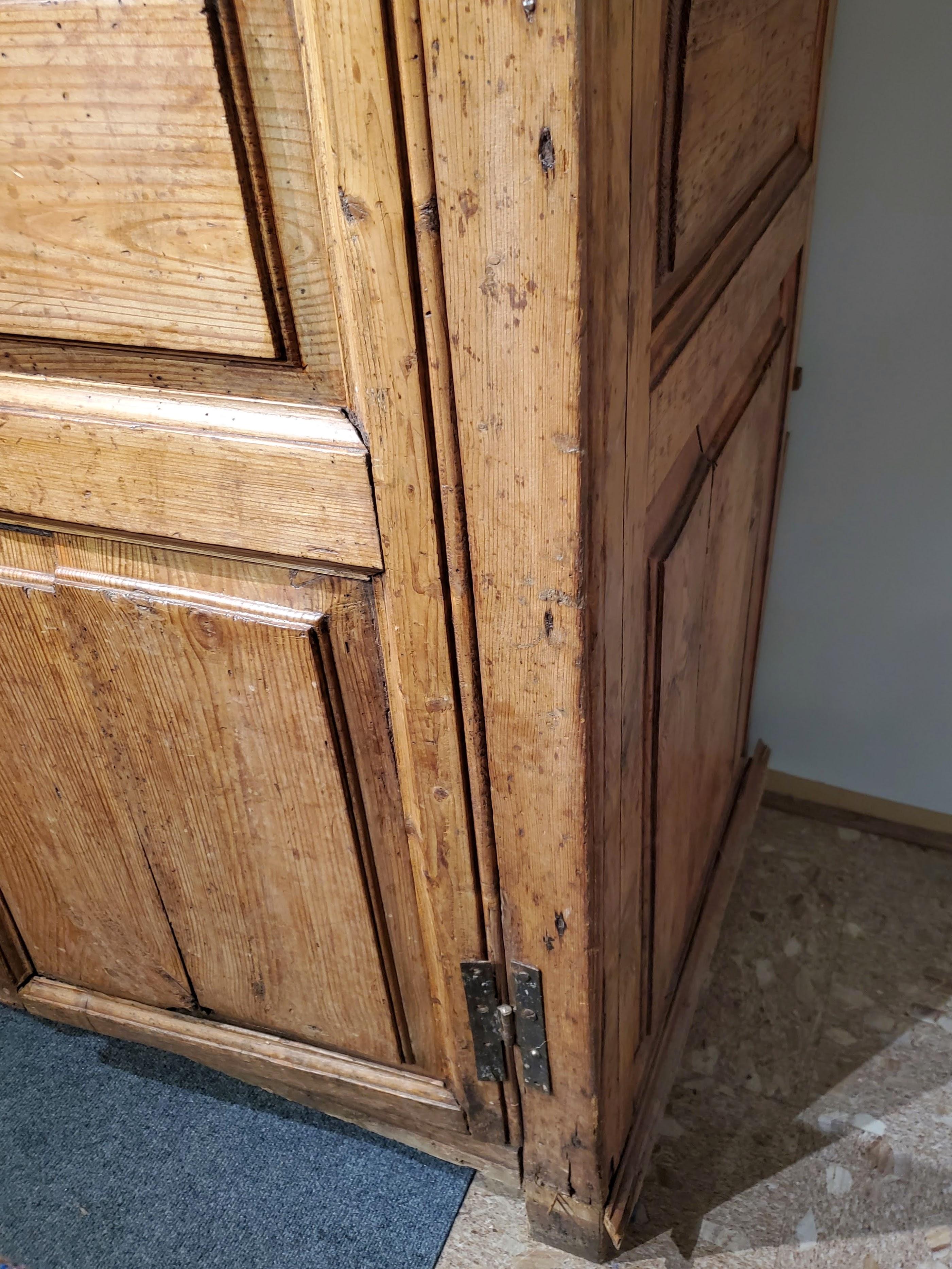 Small Late 18th Century Southern Irish Pine Cabinet In Fair Condition In Middleburg, VA