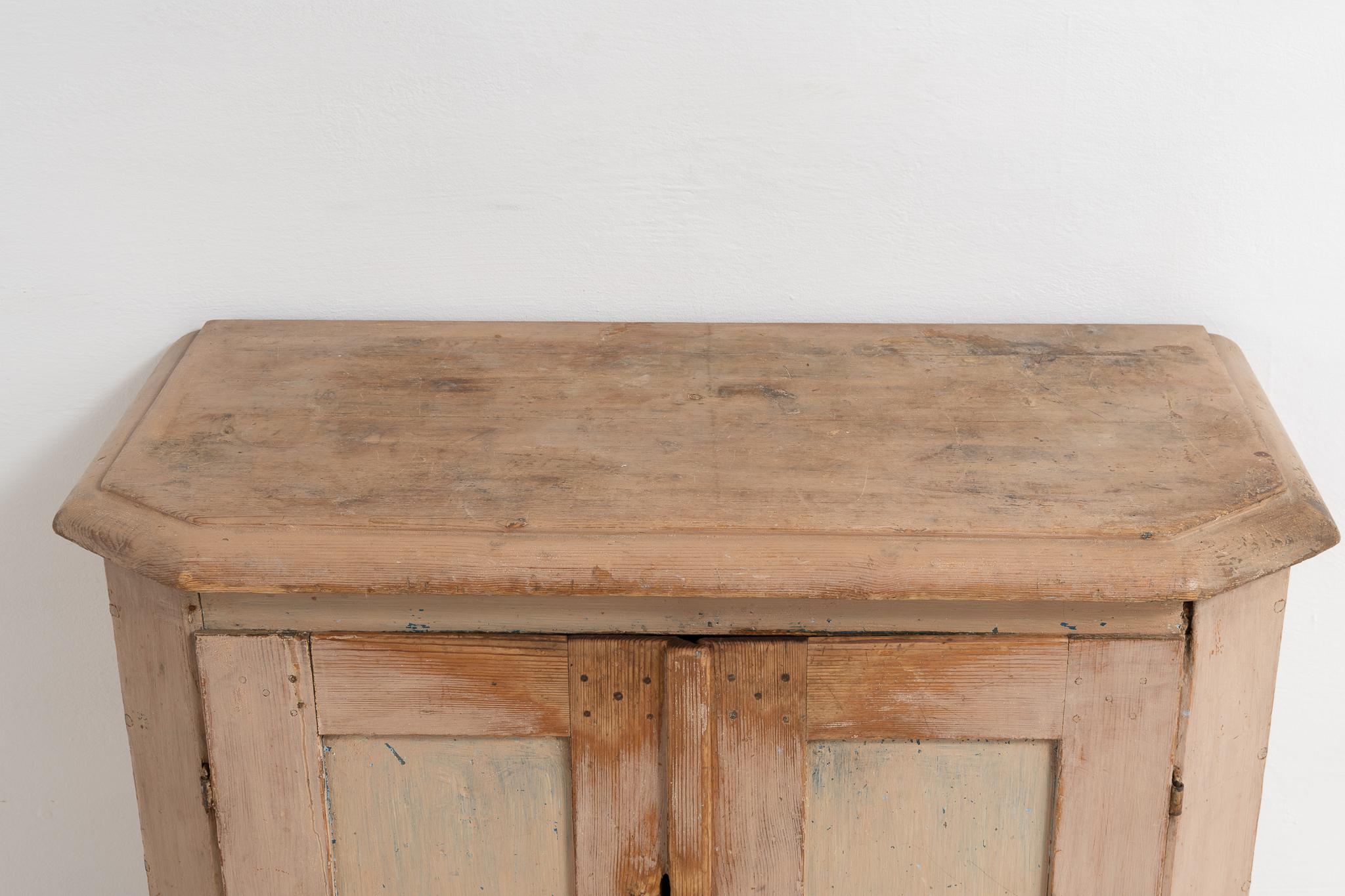 Small Late 18th Century Swedish Pine Country Folk Art Sideboard For Sale 6