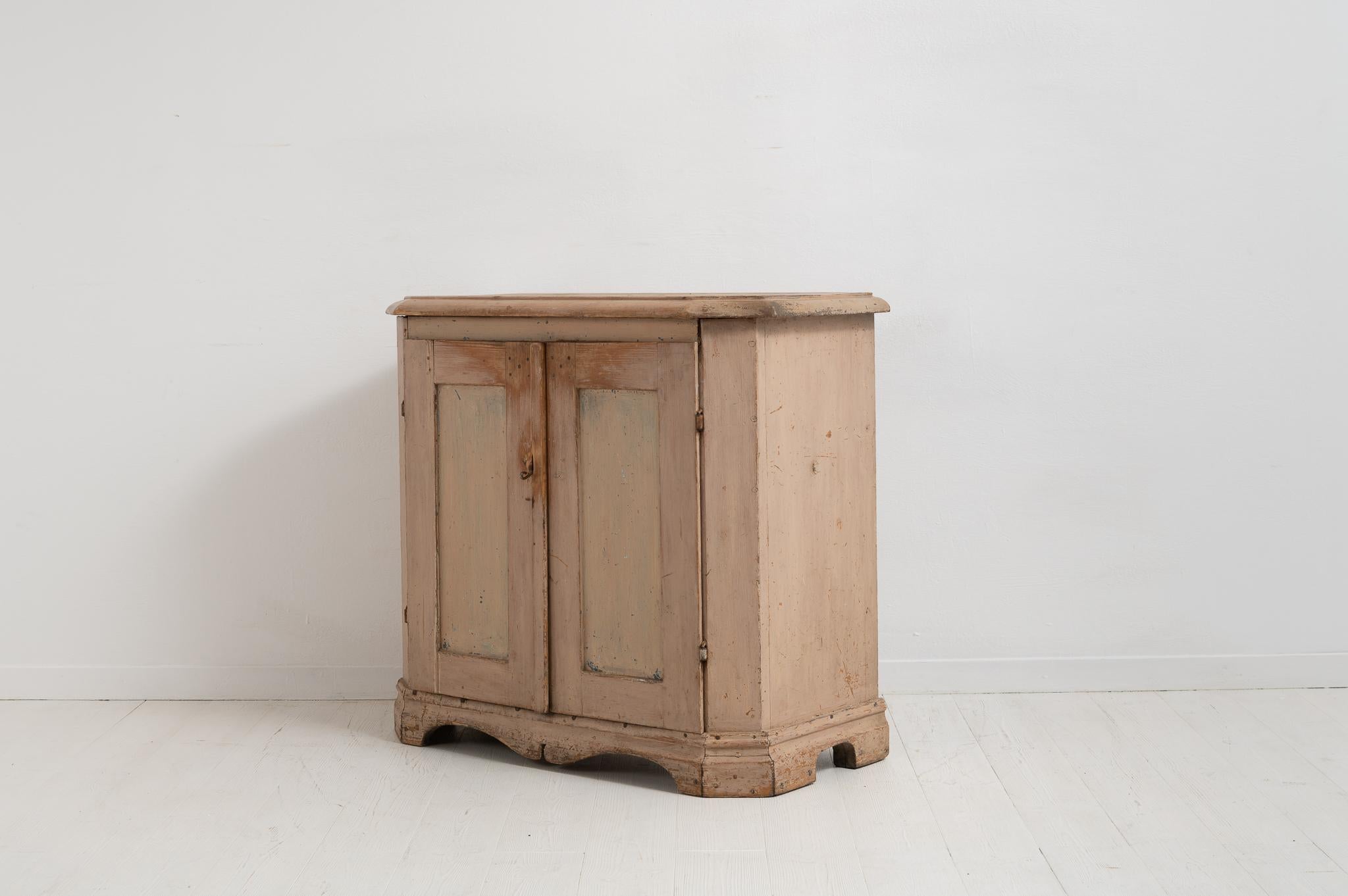 Small Late 18th Century Swedish Pine Country Folk Art Sideboard For Sale 1