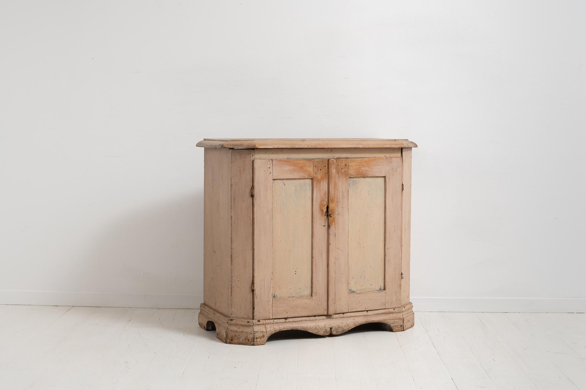 Small Late 18th Century Swedish Pine Country Folk Art Sideboard For Sale 2