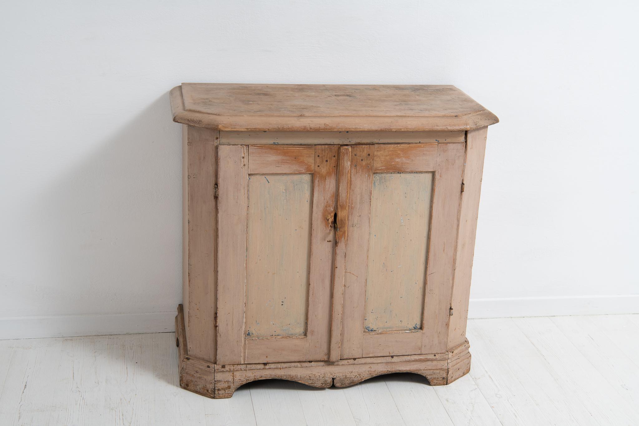 Small Late 18th Century Swedish Pine Country Folk Art Sideboard For Sale 5