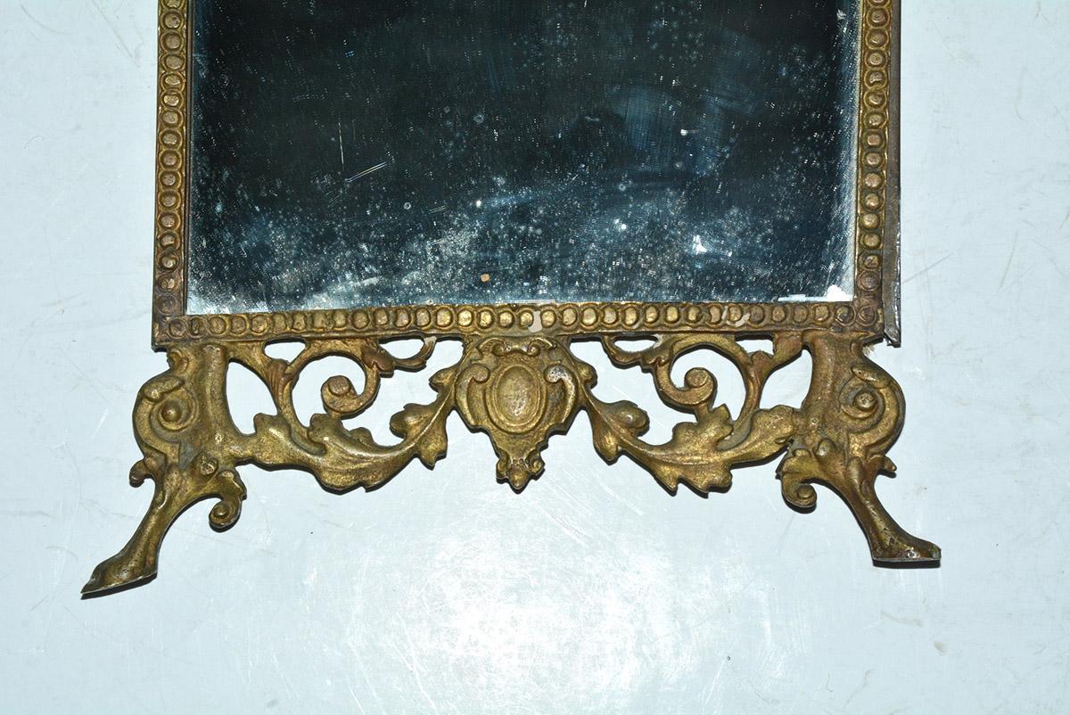 Victorien tardif Petit miroir en métal moulé doré de la fin de l'époque victorienne en vente
