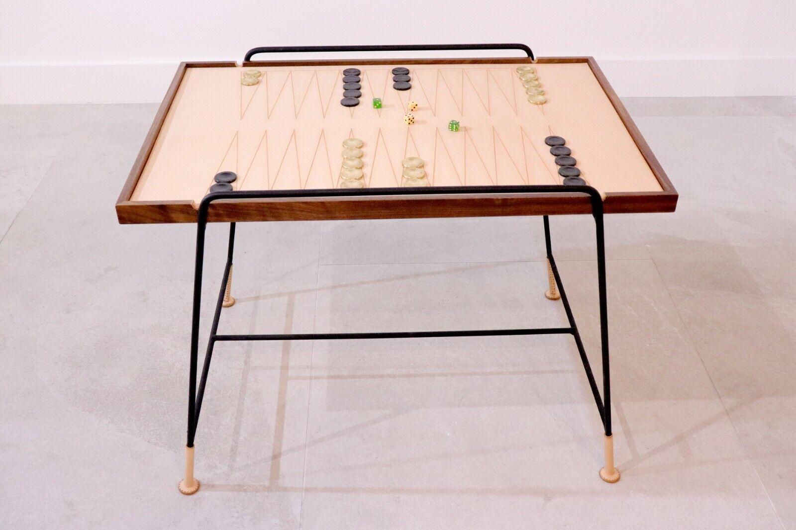 Small Leather and Walnut Reversible Games Table In Good Condition For Sale In London, GB