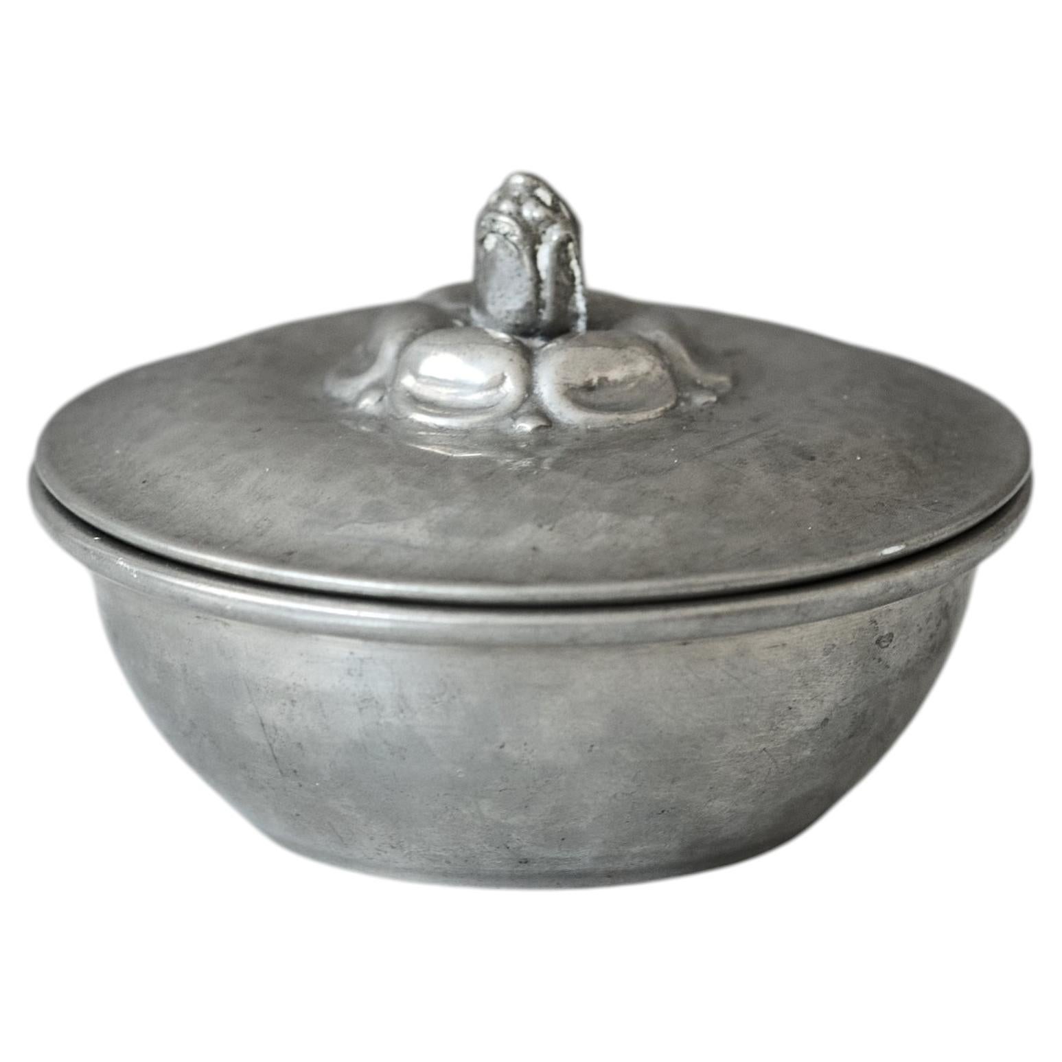 Small Lidded Pewter Box by Holger Fridericia, Denmark, 1920s. For Sale