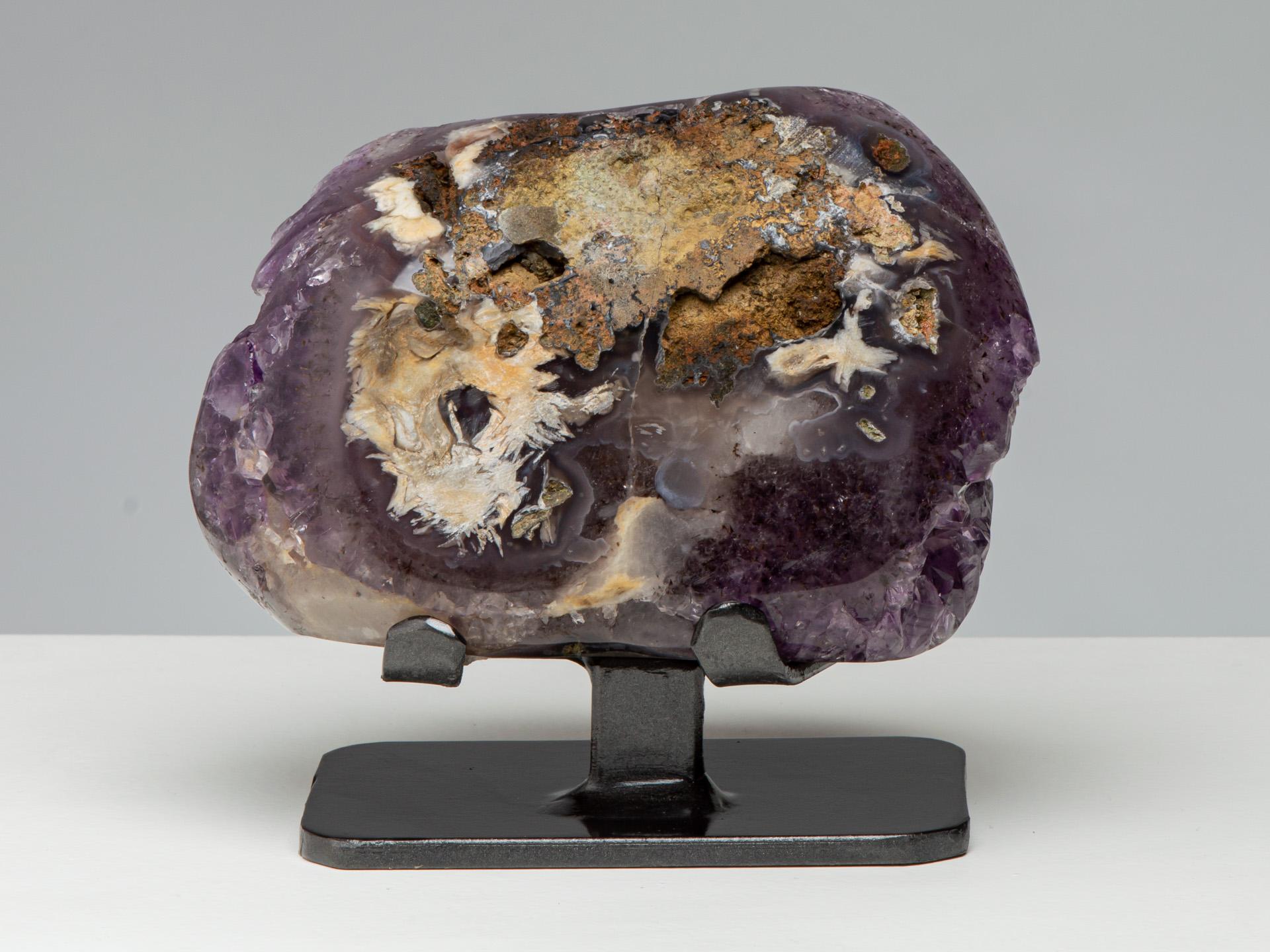 Small Lilac Amethyst Geode with Calcite In Excellent Condition For Sale In London, GB