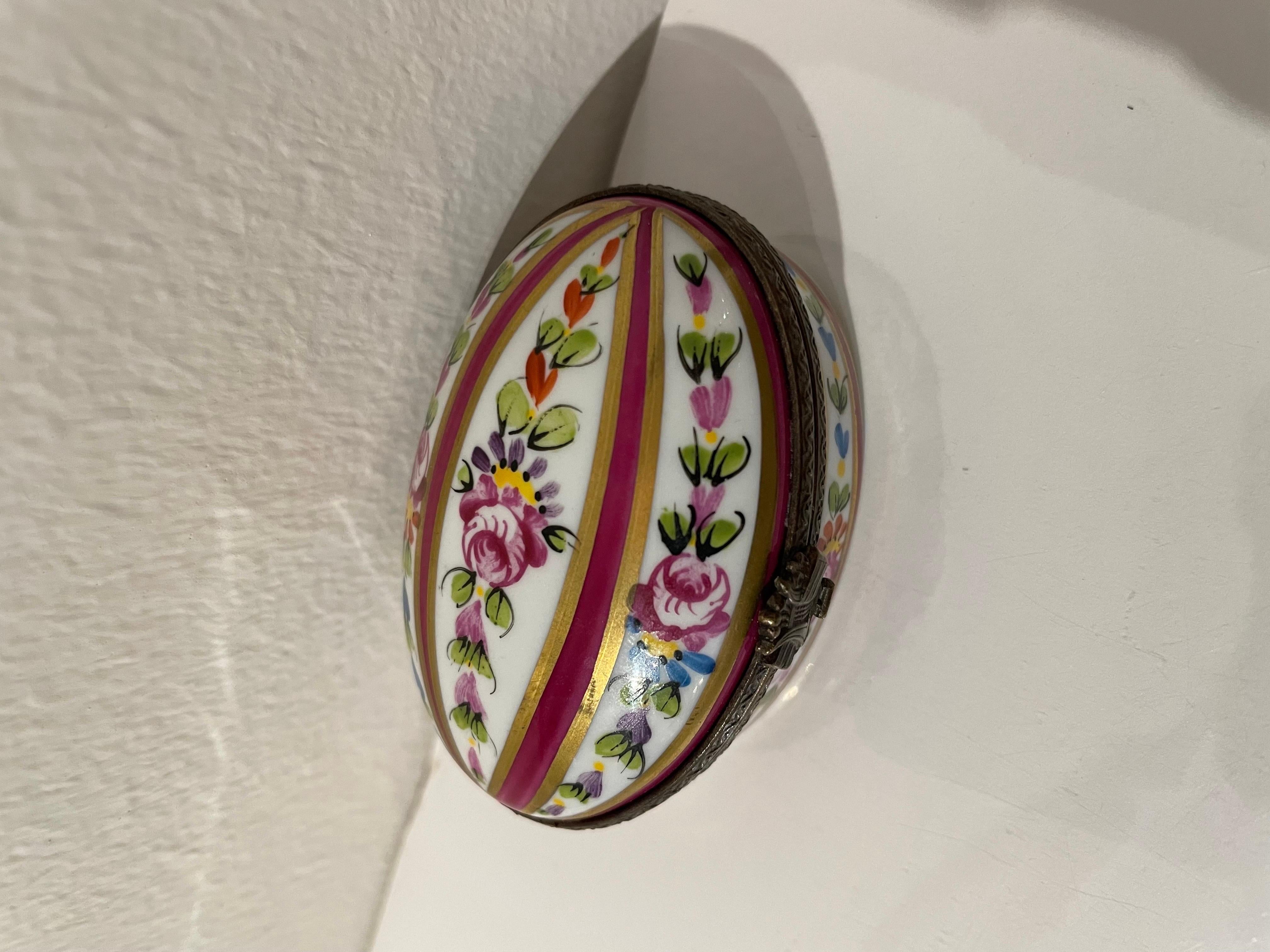 Vintage hand painted oval limoge box. Finished with multi color flowers. A very sweet addition to your collection or a perfect stand alone.