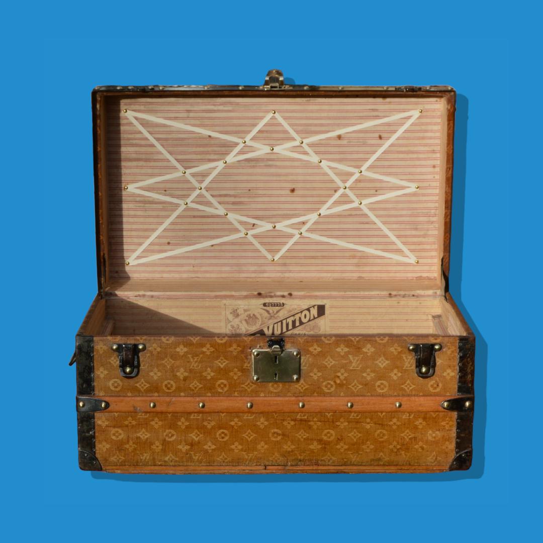 Small Louis Vuitton antique trunk c.1898 In Good Condition For Sale In LA FERTÉ-EN-OUCHE, FR