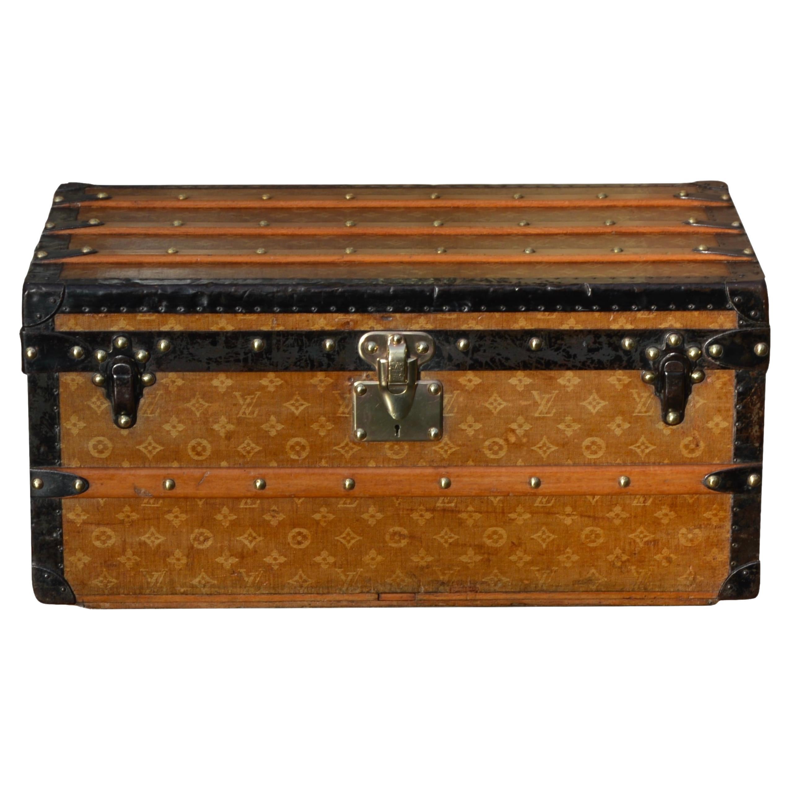 Small Louis Vuitton antique trunk c.1898 For Sale