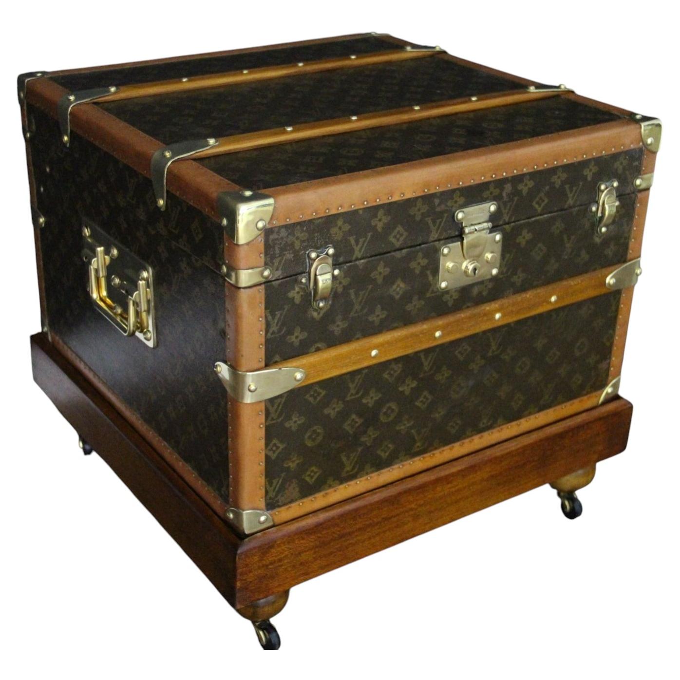 How can you tell a Louis Vuitton trunk?