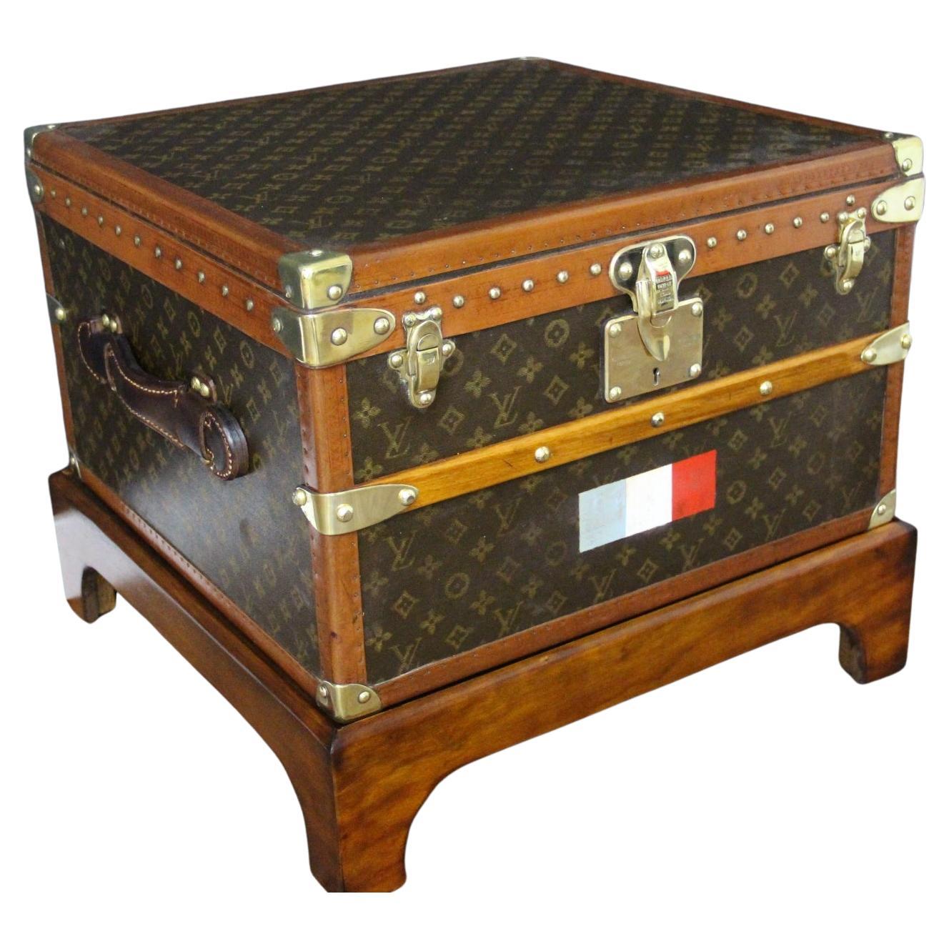 Small  Louis Vuitton Monogram Steamer Trunk  ,   52 cm Vuitton Trunk