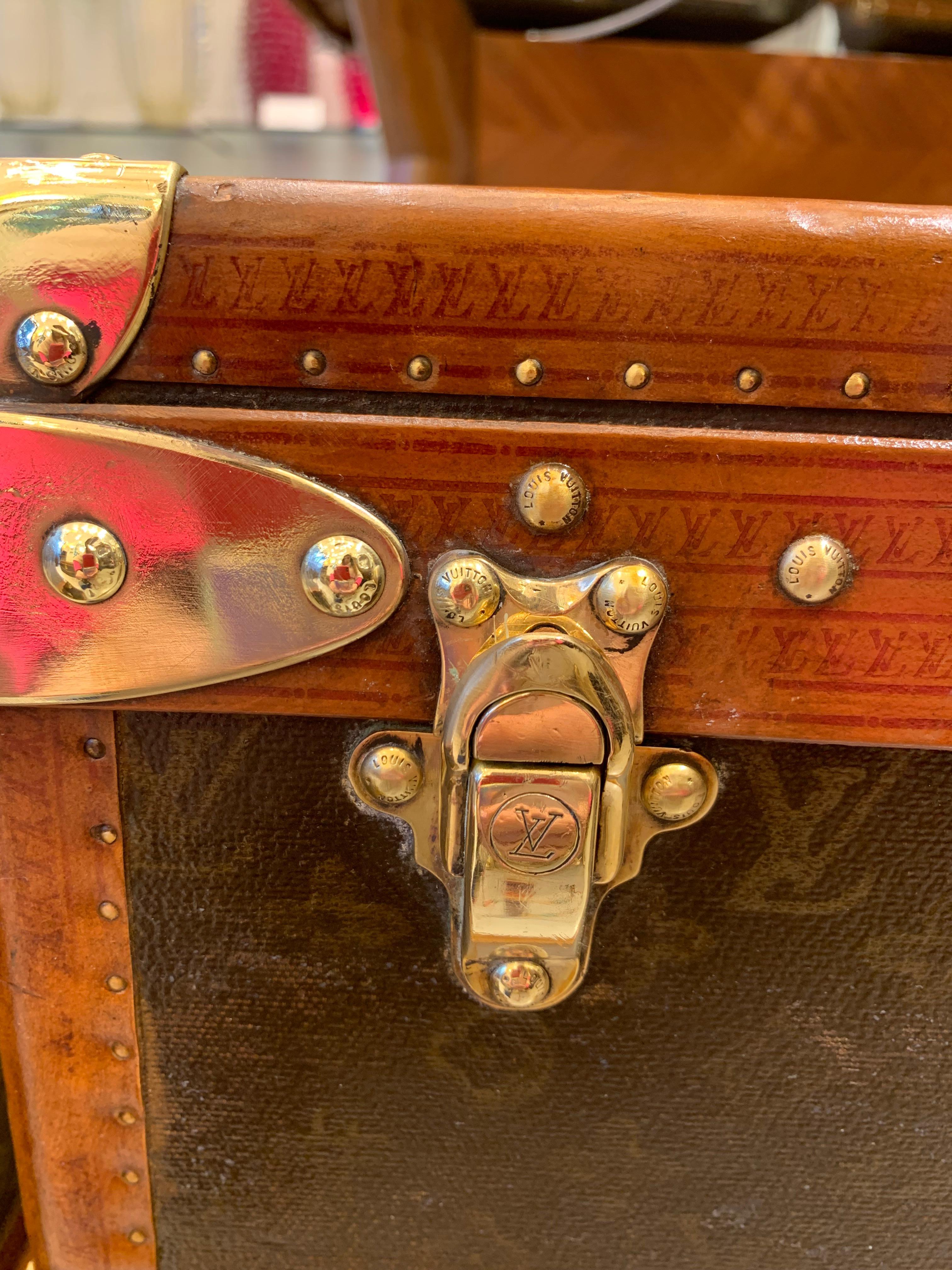 Small  Louis Vuitton Monogram Steamer Trunk  , 55 cm Vuitton Trunk In Good Condition In Saint-Ouen, FR
