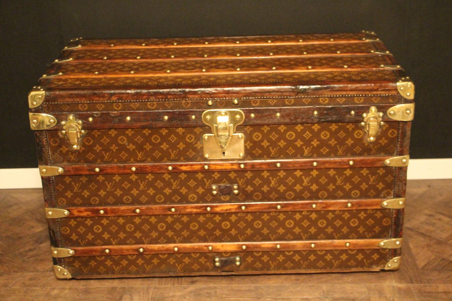 Magnificent little Louis Vuitton stenciled monogram canvas courrier trunk .It features brass LV stamped locks, side handles and studs and leather trim. It has got a wonderful, warm patina and is extremely elegant.
Customized painted stripes on its