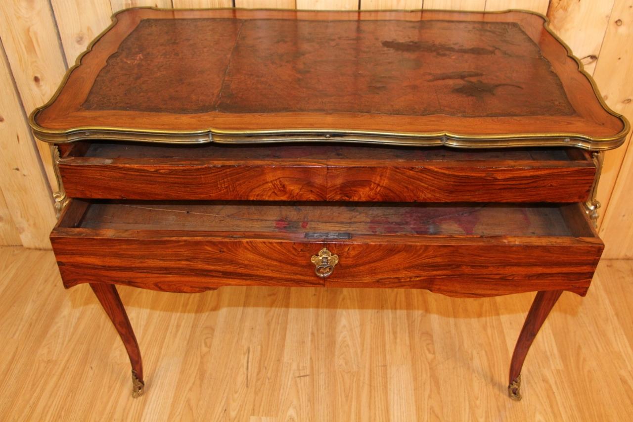 Small Louis XV Period Desk From Command In Good Condition For Sale In charmes, FR