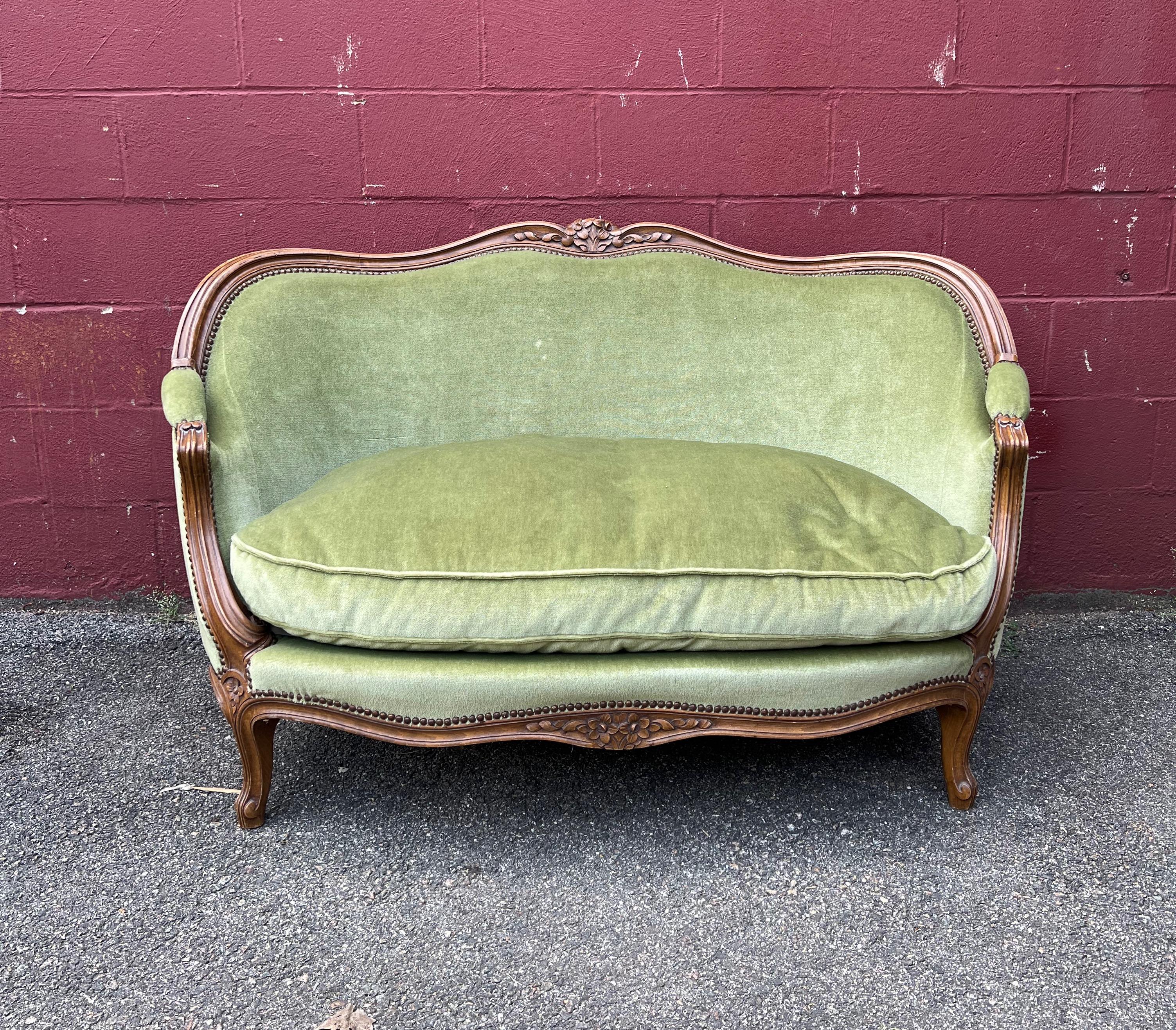 French Small Louis XV Style Sette and Matching Pair of Armchairs in Green Velvet