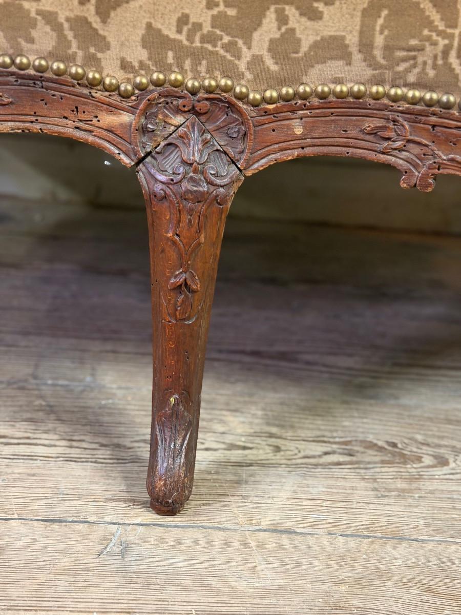 Small Louis XV style wingback bench, circa 1880 en vente 2