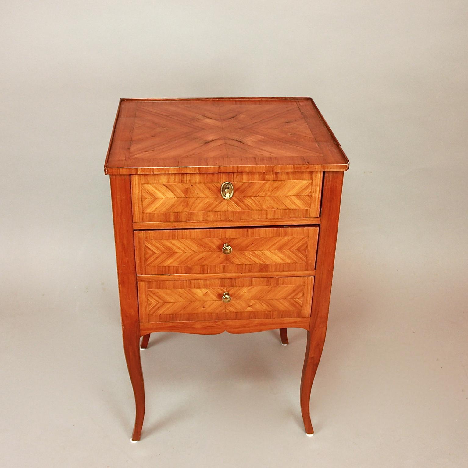 Tulipwood 18th Century French Small Louis XV Marquetry Side Table or Table Chiffonnière For Sale
