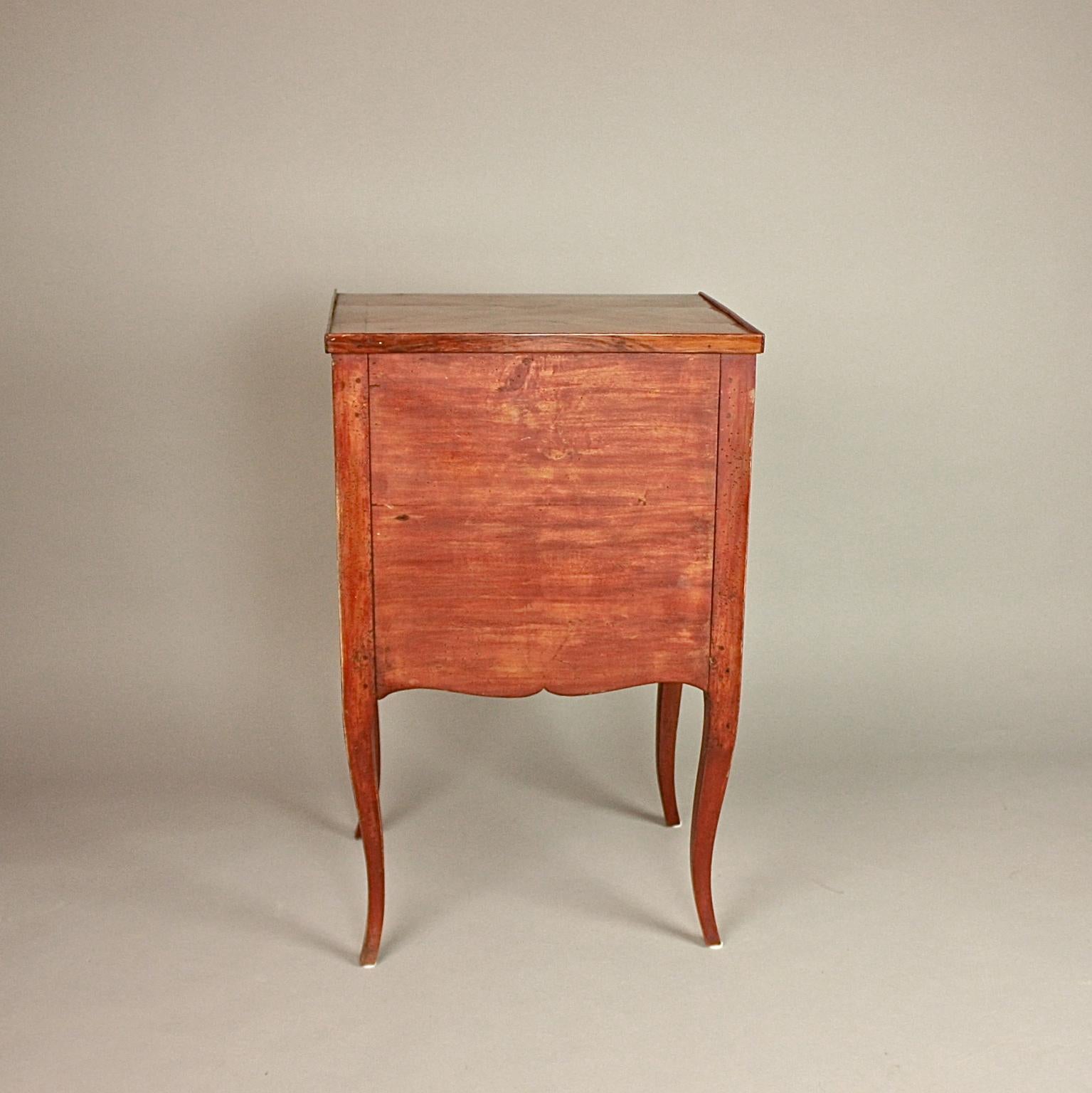 18th Century French Small Louis XV Marquetry Side Table or Table Chiffonnière For Sale 1