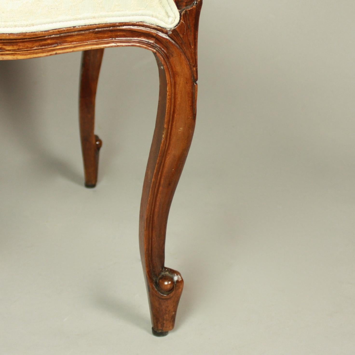 Carved Small Louis XV Walnut Banquette or Window Seat