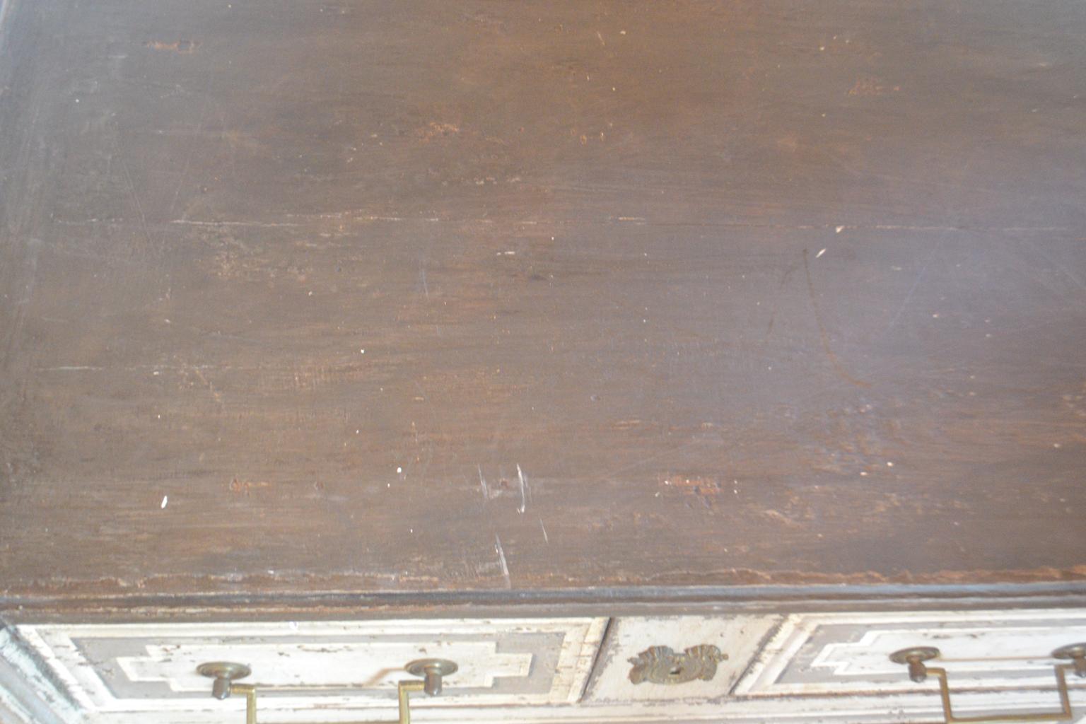 Piccola commode in stile Luigi XVI In condizioni buone in vendita a Vista, CA