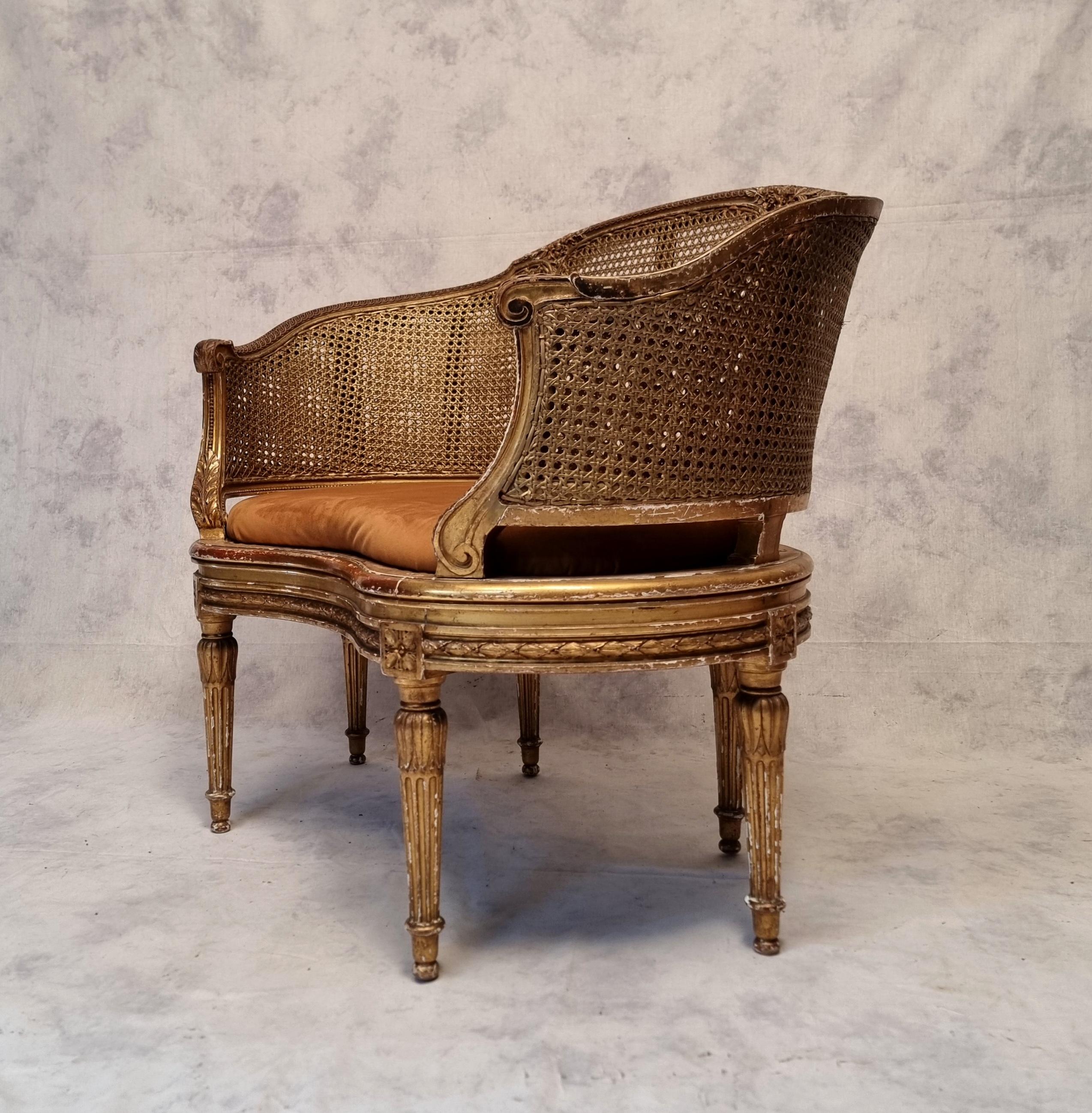 Small Louis XVI Style Sofa - Caning & Golden Wood - 19th In Good Condition In SAINT-OUEN-SUR-SEINE, FR