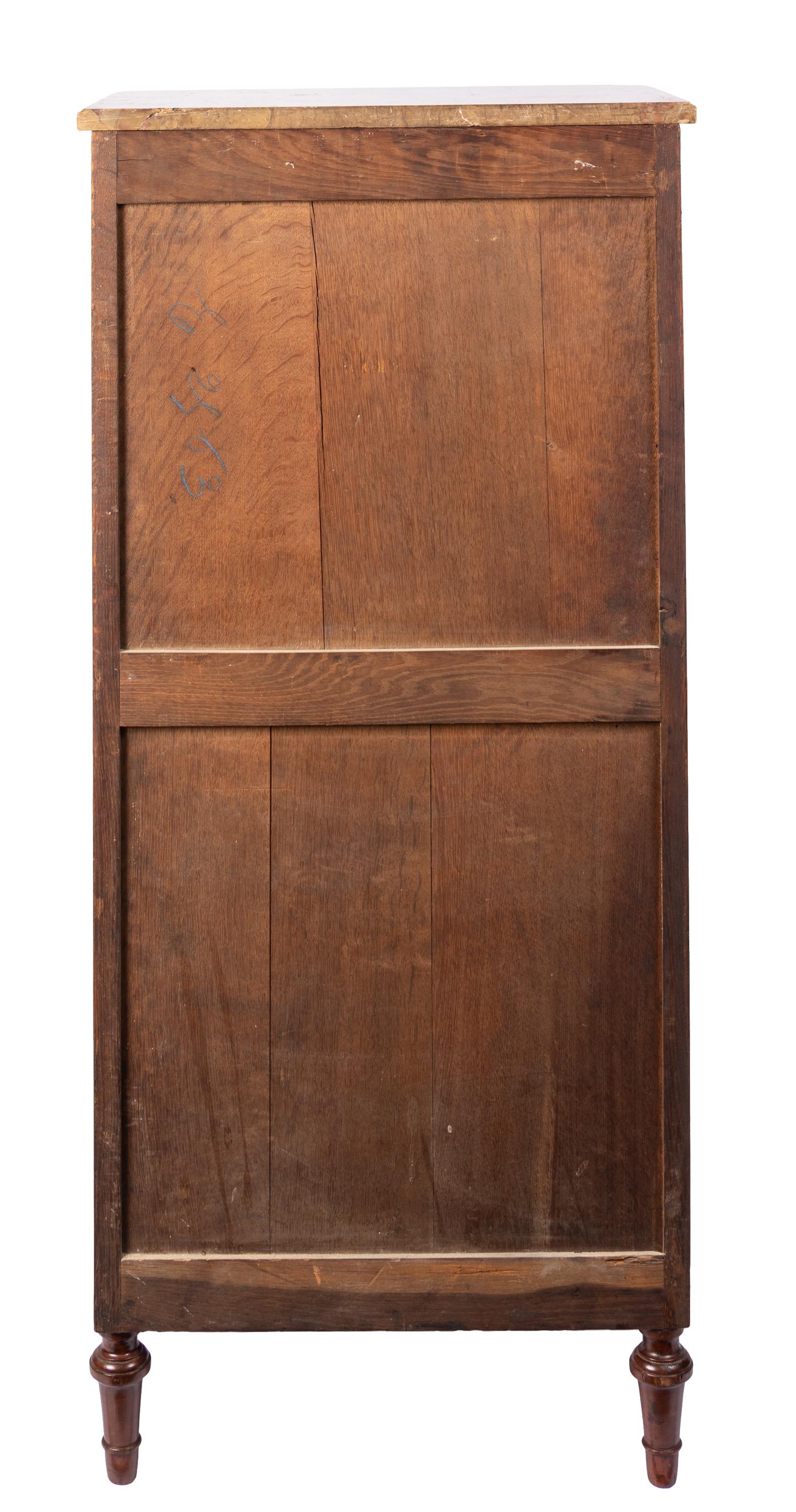Menuiserie Petite vitrine de style Louis XVI avec marqueterie, quincaillerie en bronze doré et plateau en marbre en vente