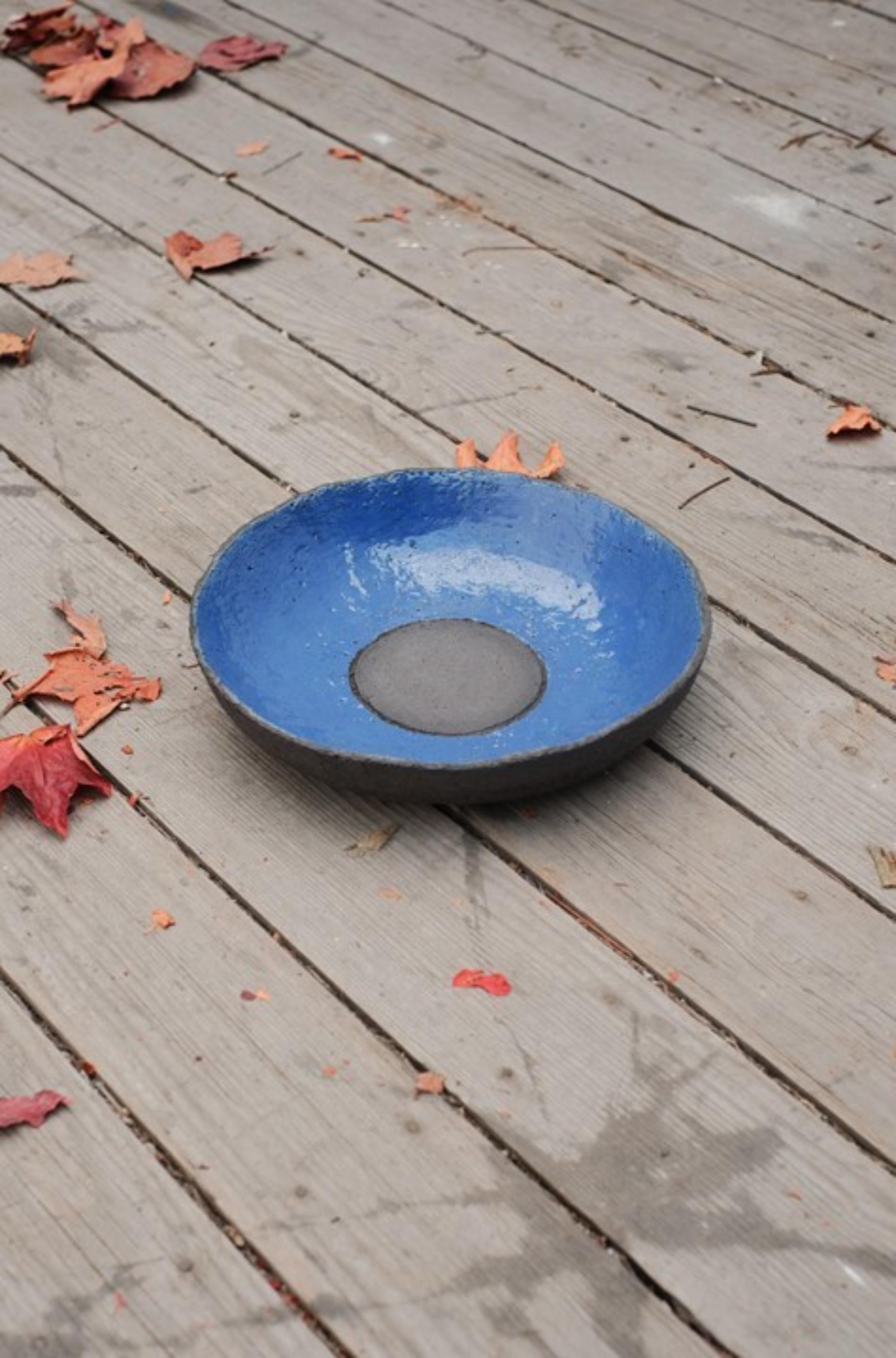 Small, low bowl by Atelier Ledure.
Dimensions: D 28 x H 6 cm.
Materials: ceramics - stoneware.
Also available: other variations available.

A protest against polished stoneware.
The bowls are the result and expression of a series of