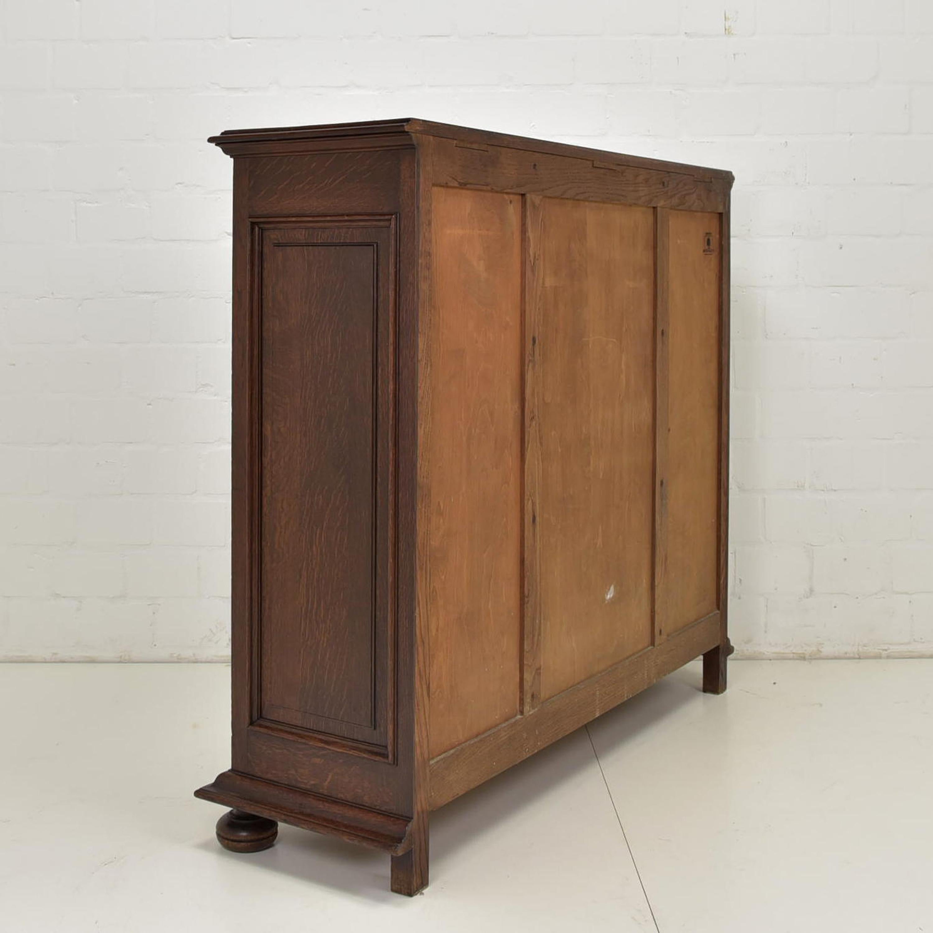 Small Low Display Cabinet in Solid Oak, 1930 7