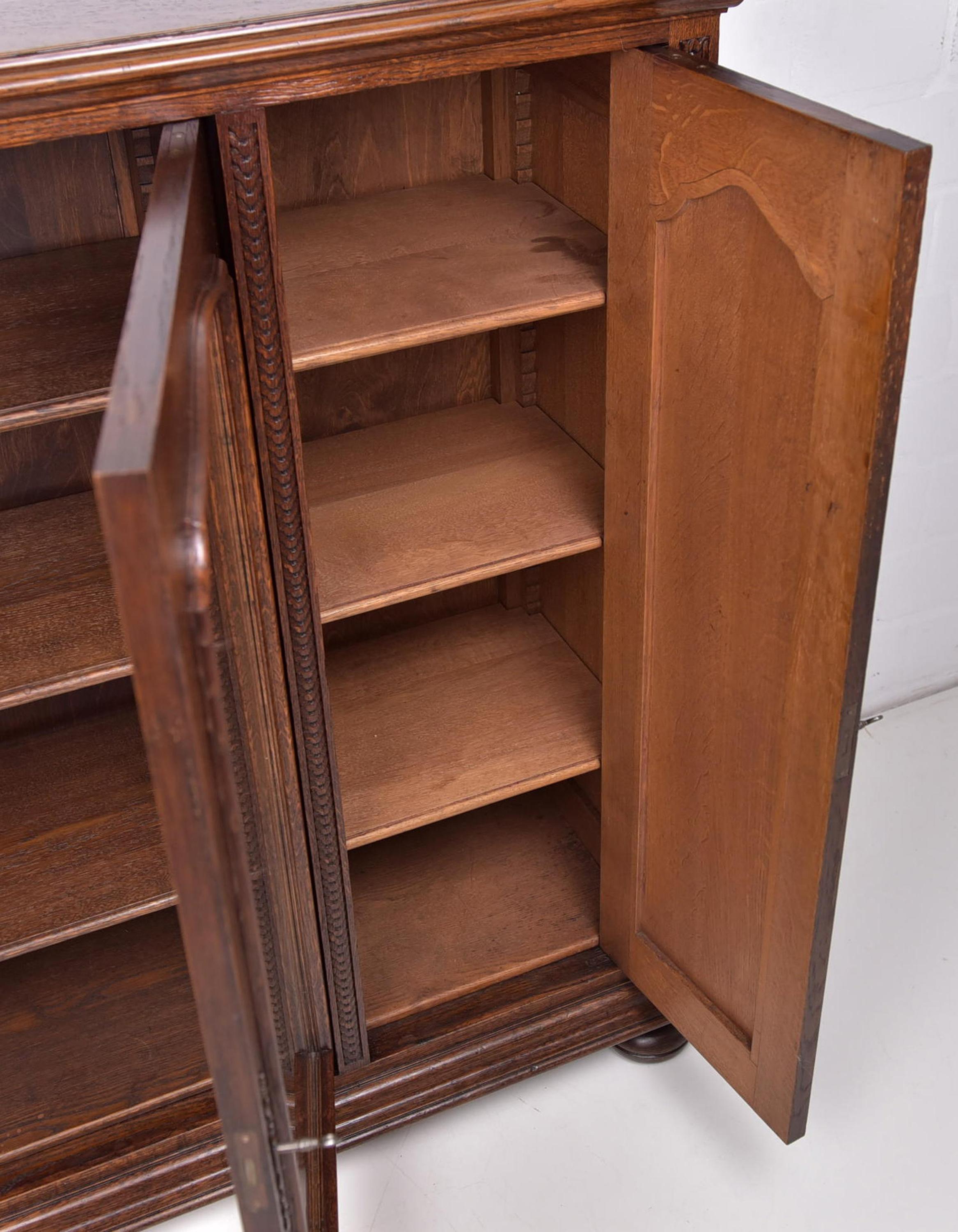 Small Low Display Cabinet in Solid Oak, 1930 1