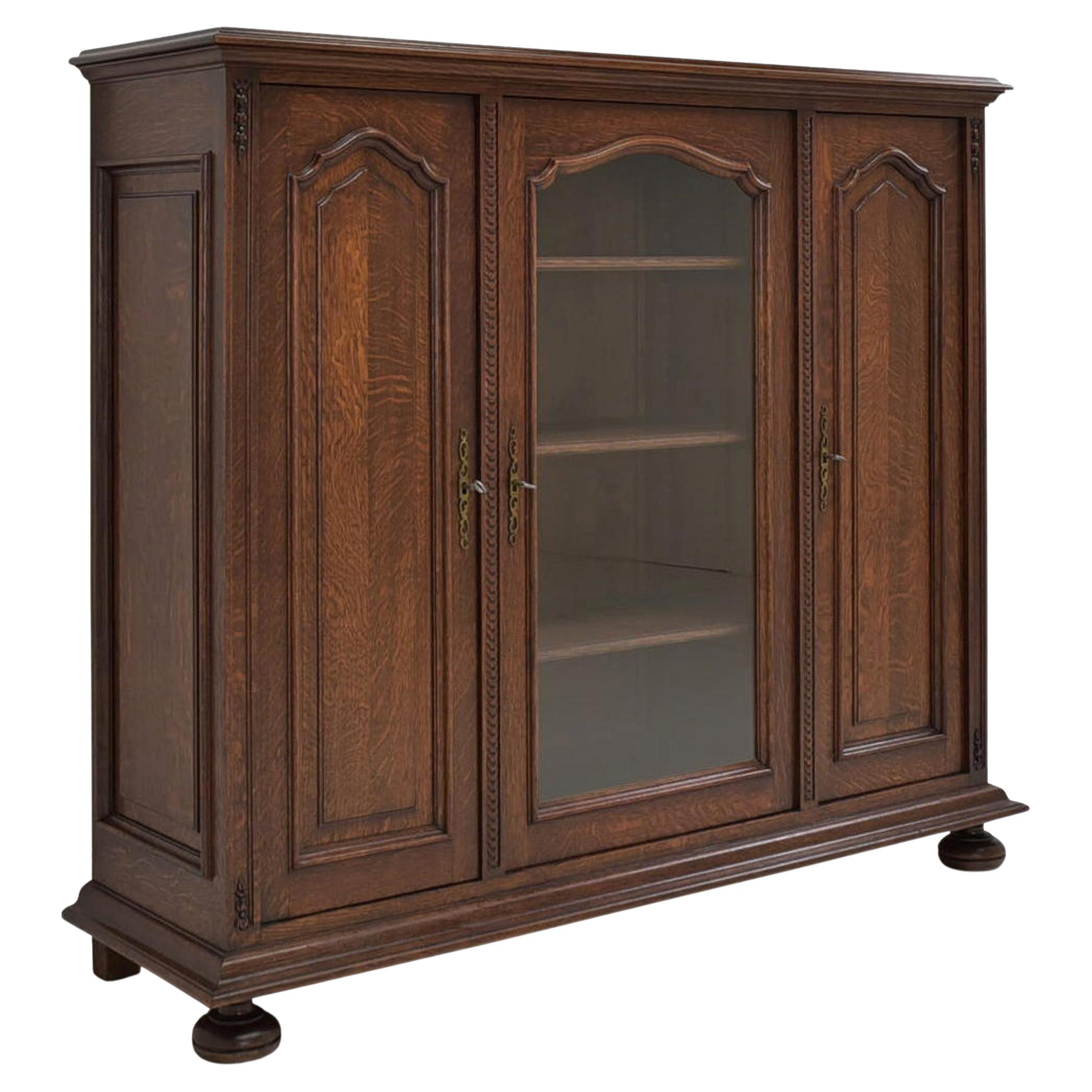 Small Low Display Cabinet in Solid Oak, 1930