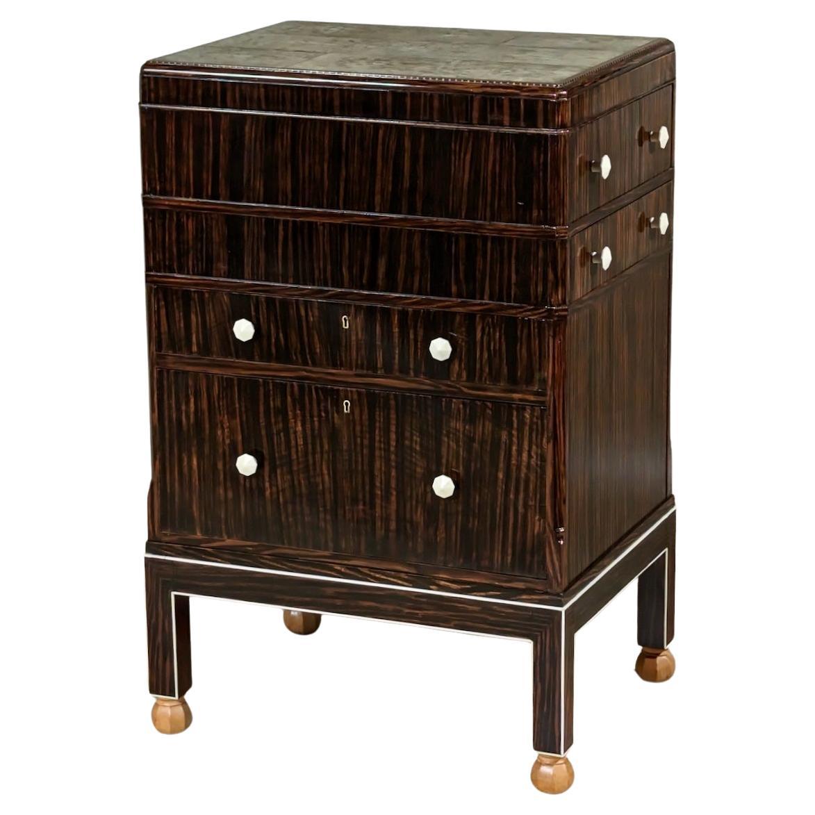 Petit cabinet en ébène de Macassar dans le style de DIM