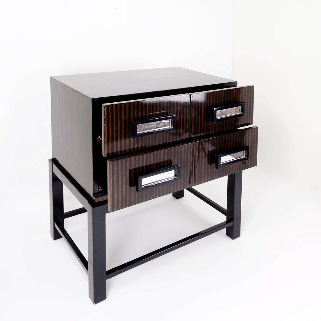 Piccolo mobile Macassart a quattro cassetti
Stile Art Déco - Console - Vintage
Misure: 76cmx49.5cm H. 82cm 
Materiale : Wood - Specchio 
Usura coerente con l'età e l'uso: See AGE / Perdite minori
