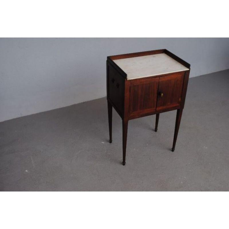 Small bedside table in mahogany late 18th century early 19th century, height 79 cm, width 49 cm and depth 35 cm.

Additional information:
Style: French Louis 16th
Material: Mahogany.