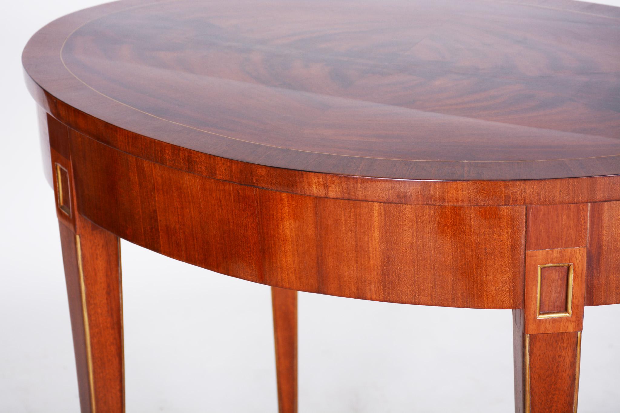 Ovaler Biedermeier-Tisch aus Mahagoni, Frankreich 1820-1829, Shellac poliert im Angebot 1