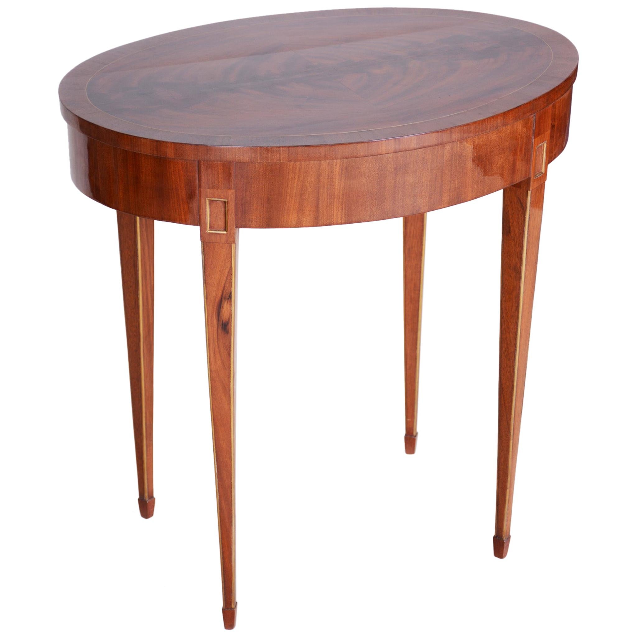 Ovaler Biedermeier-Tisch aus Mahagoni, Frankreich 1820-1829, Shellac poliert im Angebot