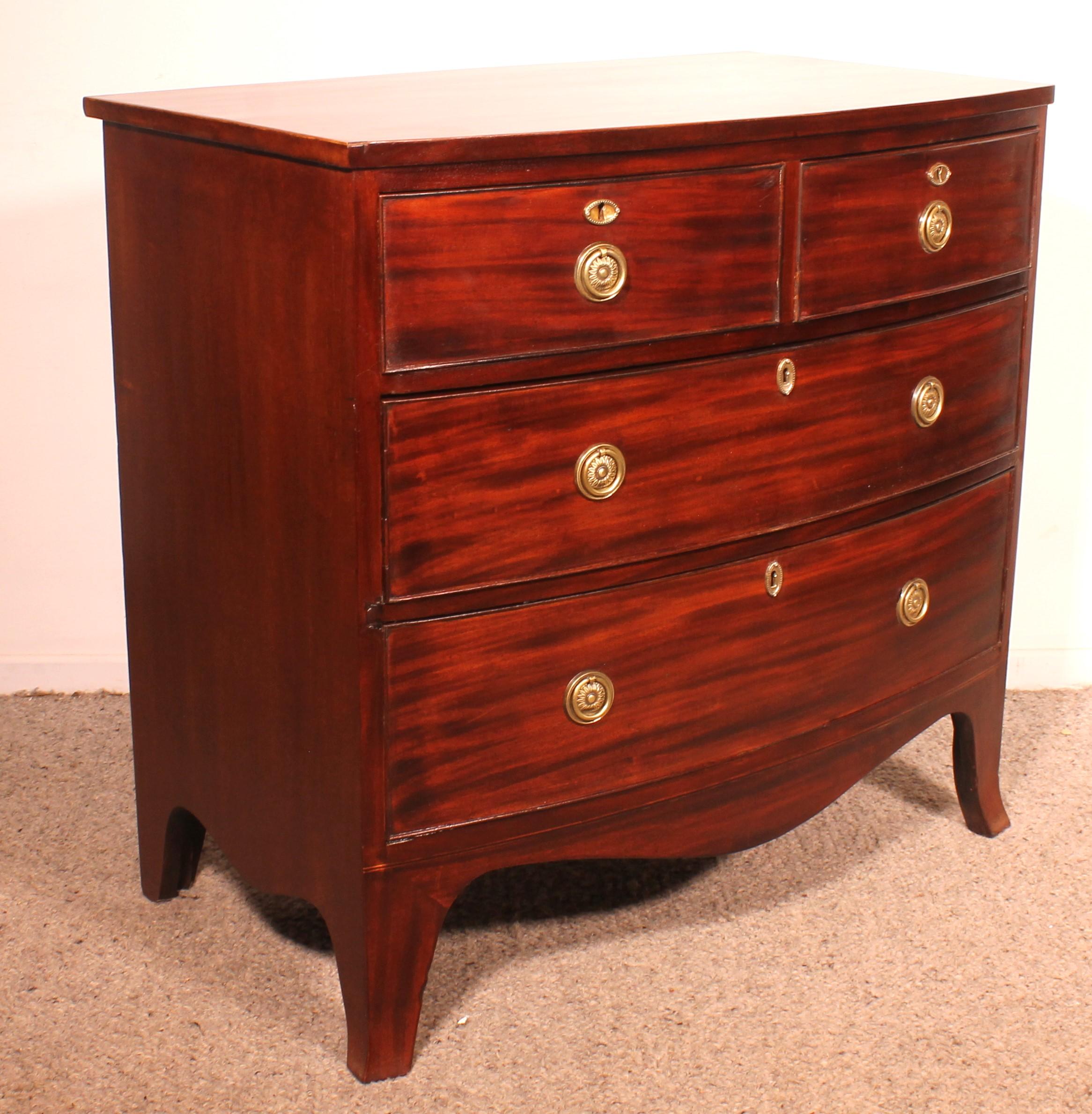 Small Mahogany Bowfront Chest Of Drawers Circa 1800 For Sale 4