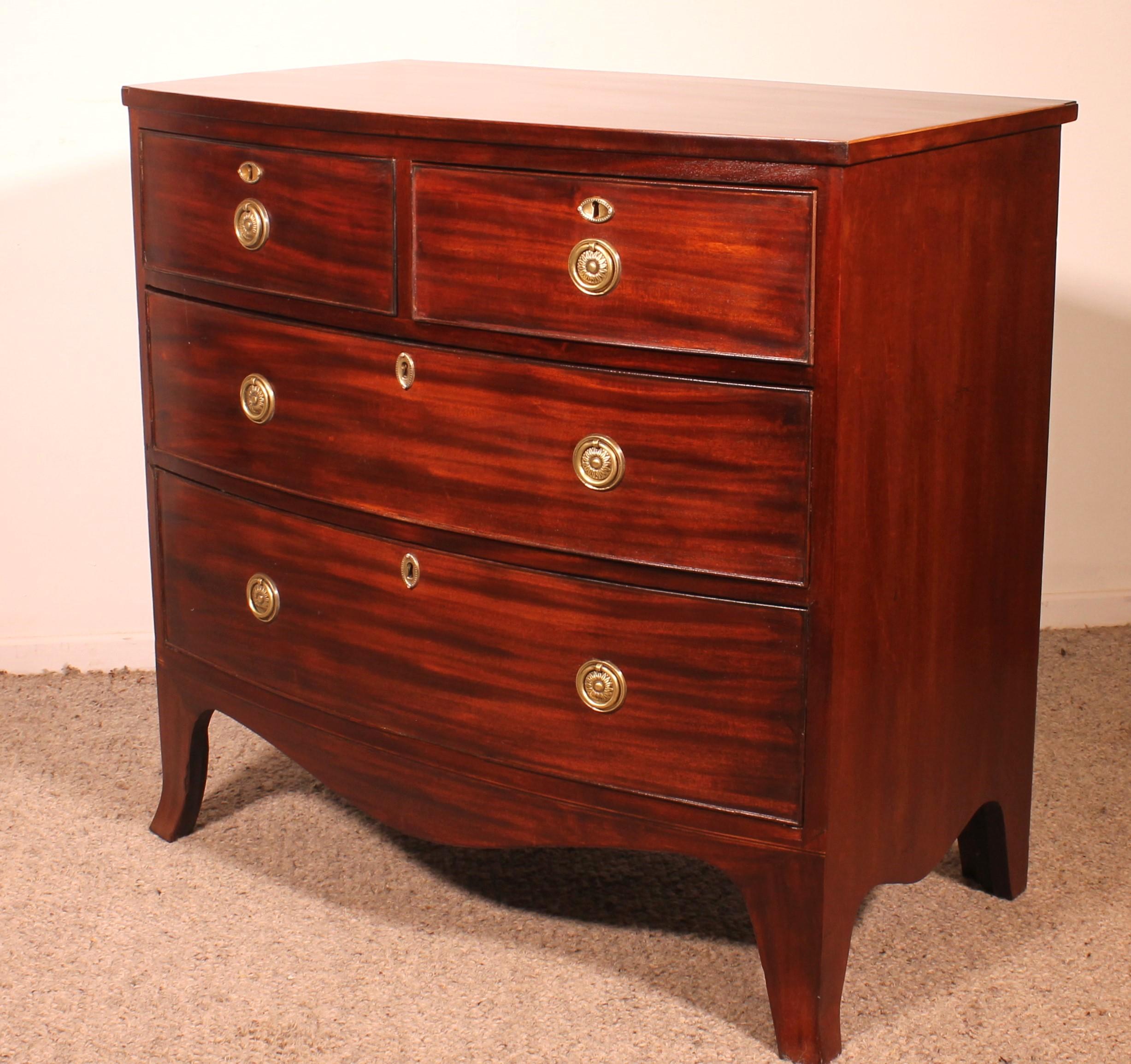 19th Century Small Mahogany Bowfront Chest Of Drawers Circa 1800 For Sale