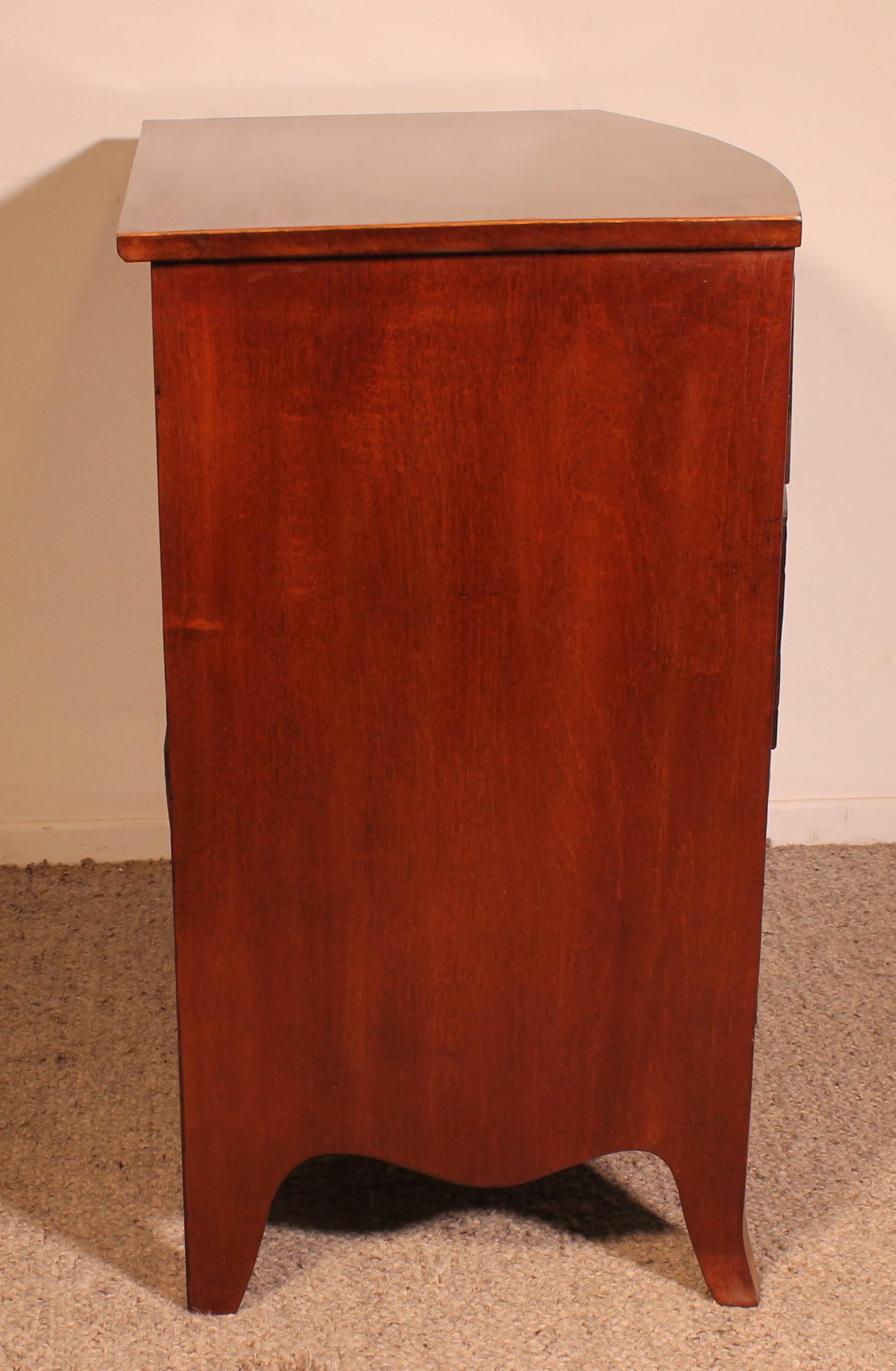 Small Mahogany Bowfront Chest Of Drawers Circa 1800 For Sale 3