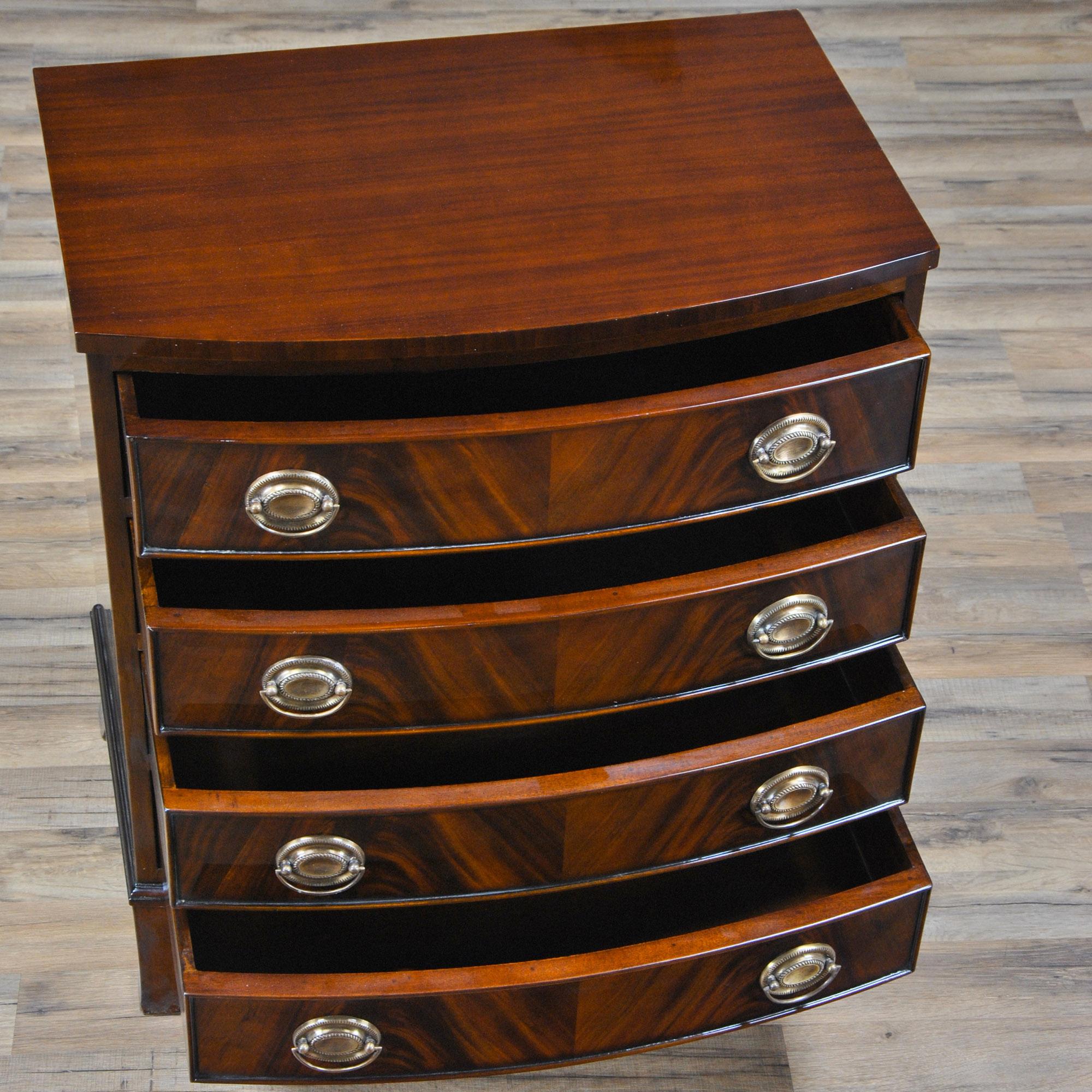 Small Mahogany Chest In New Condition For Sale In Annville, PA