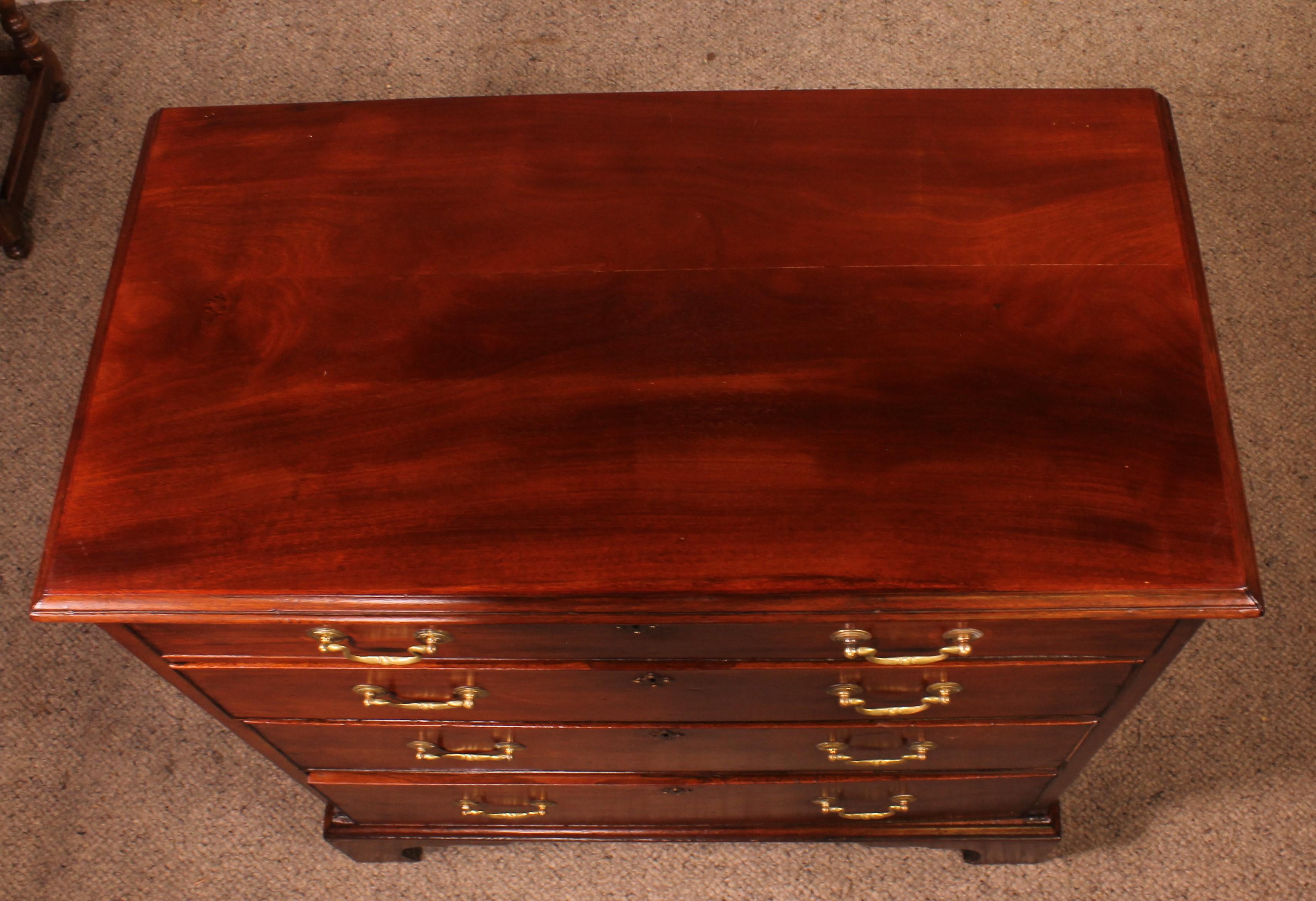 Small Mahogany Chest of Drawers -18 ° Century For Sale 5
