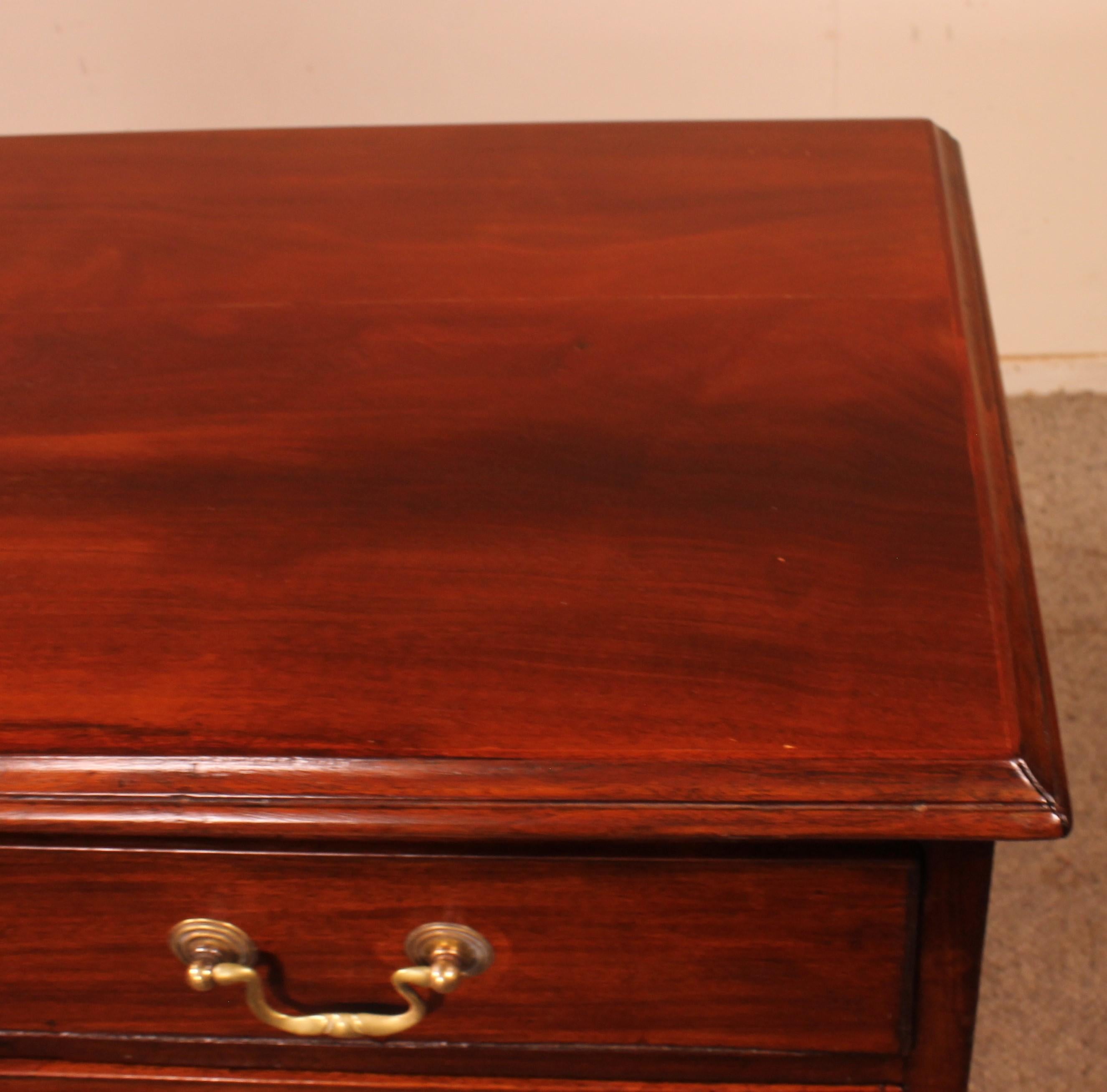 Small Mahogany Chest of Drawers -18 ° Century For Sale 6