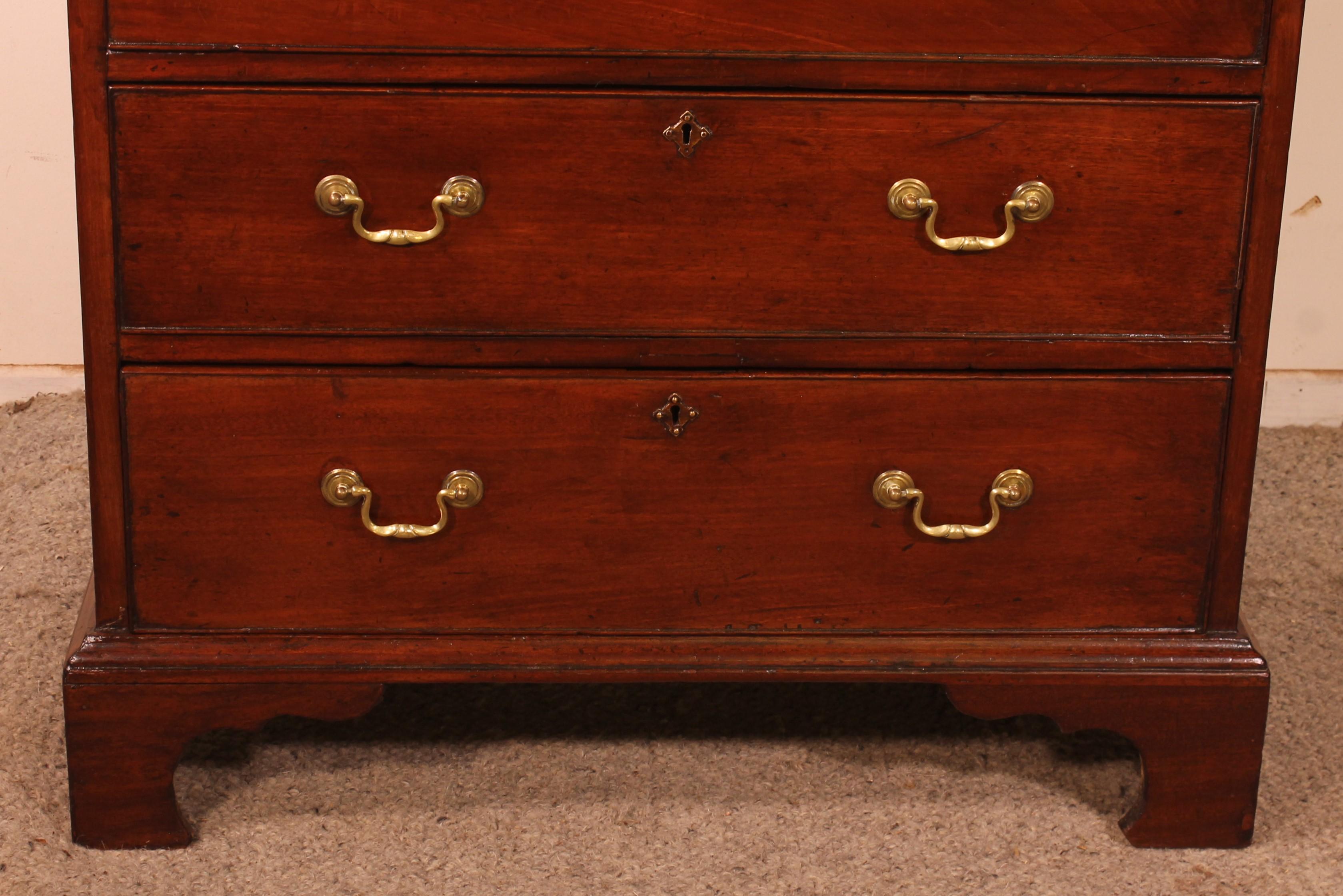 British Small Mahogany Chest of Drawers -18 ° Century For Sale