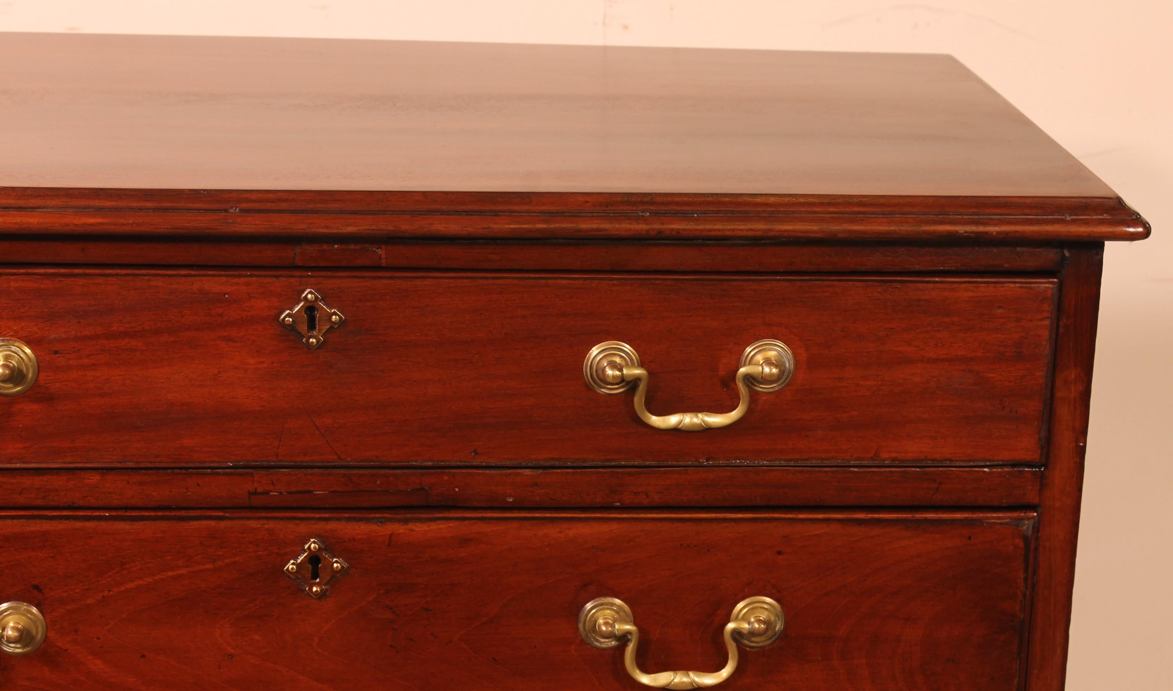Small Mahogany Chest of Drawers -18 ° Century In Good Condition For Sale In Brussels, Brussels