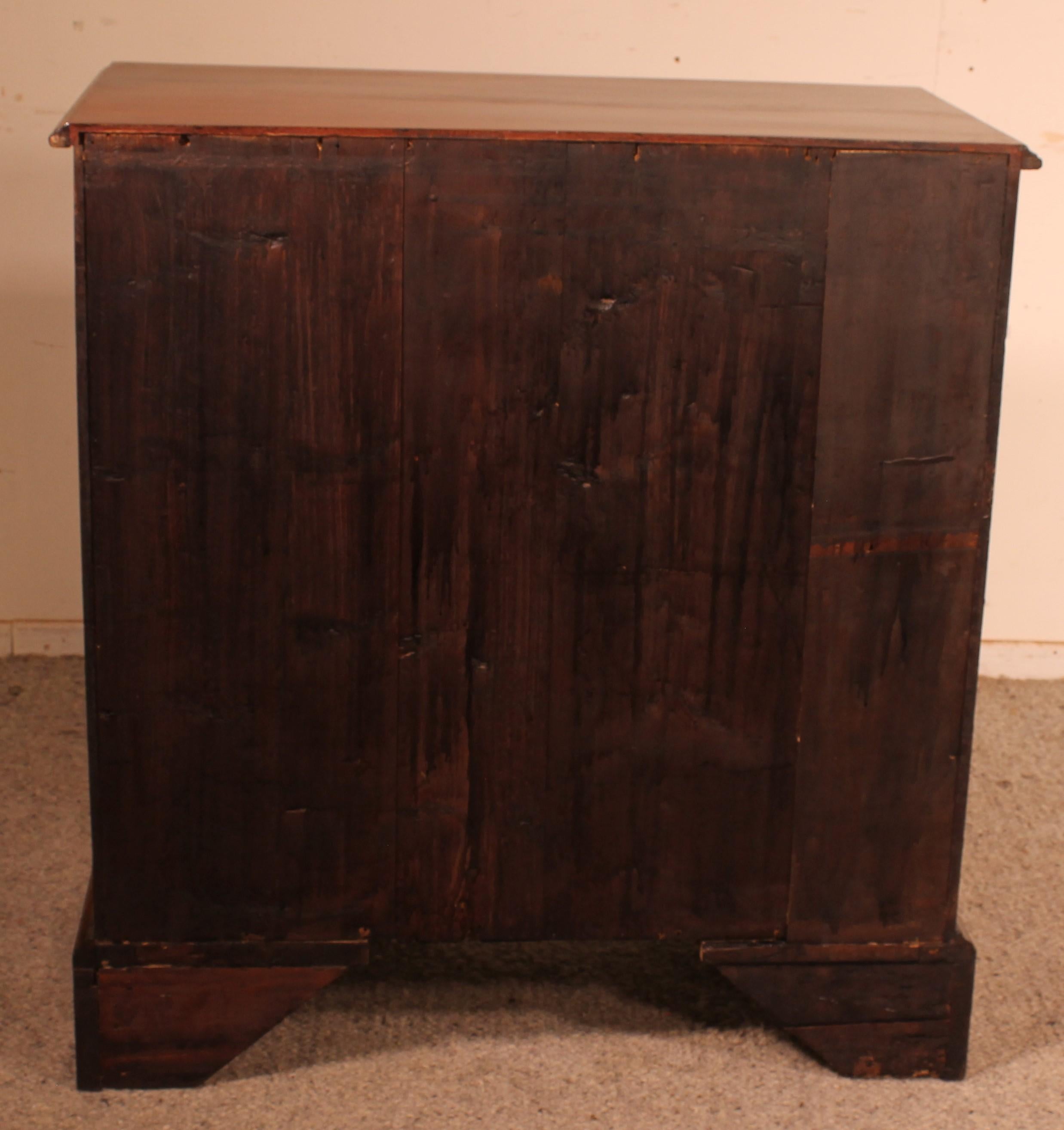 Small Mahogany Chest of Drawers -18 ° Century For Sale 2